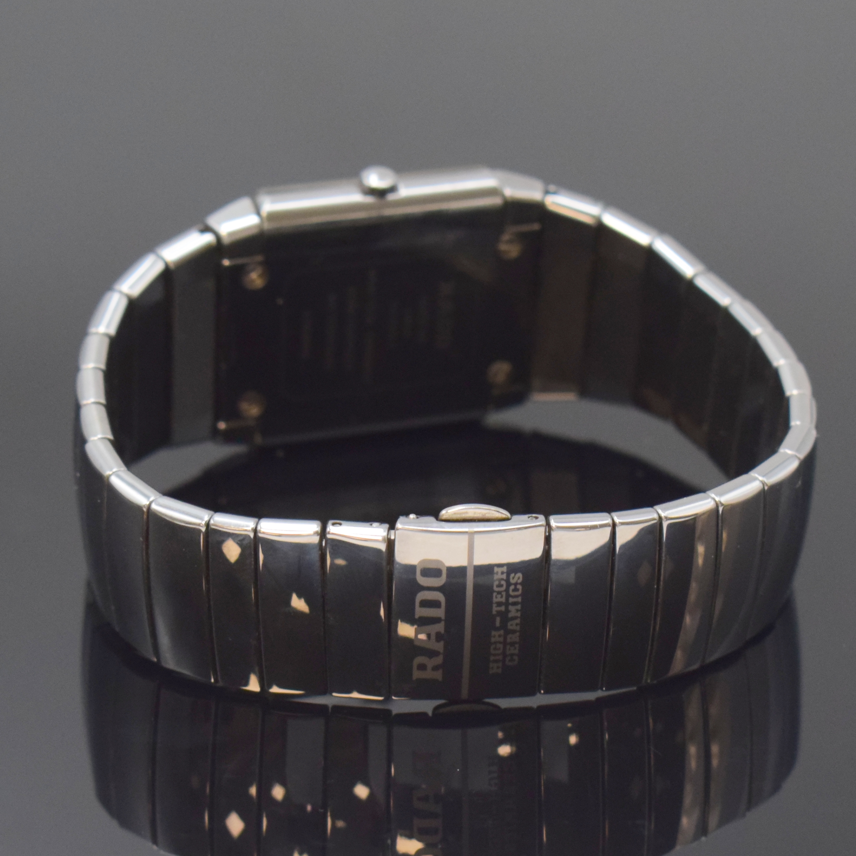 Detail b: RADO Diastar Armbanduhr Referenz 152.0332.3, Schweiz um 1995, quarz, Keramikgehäuse inkl. Keramikband m. dopp. Faltschl. in Titan, graues Zifferbl. ...