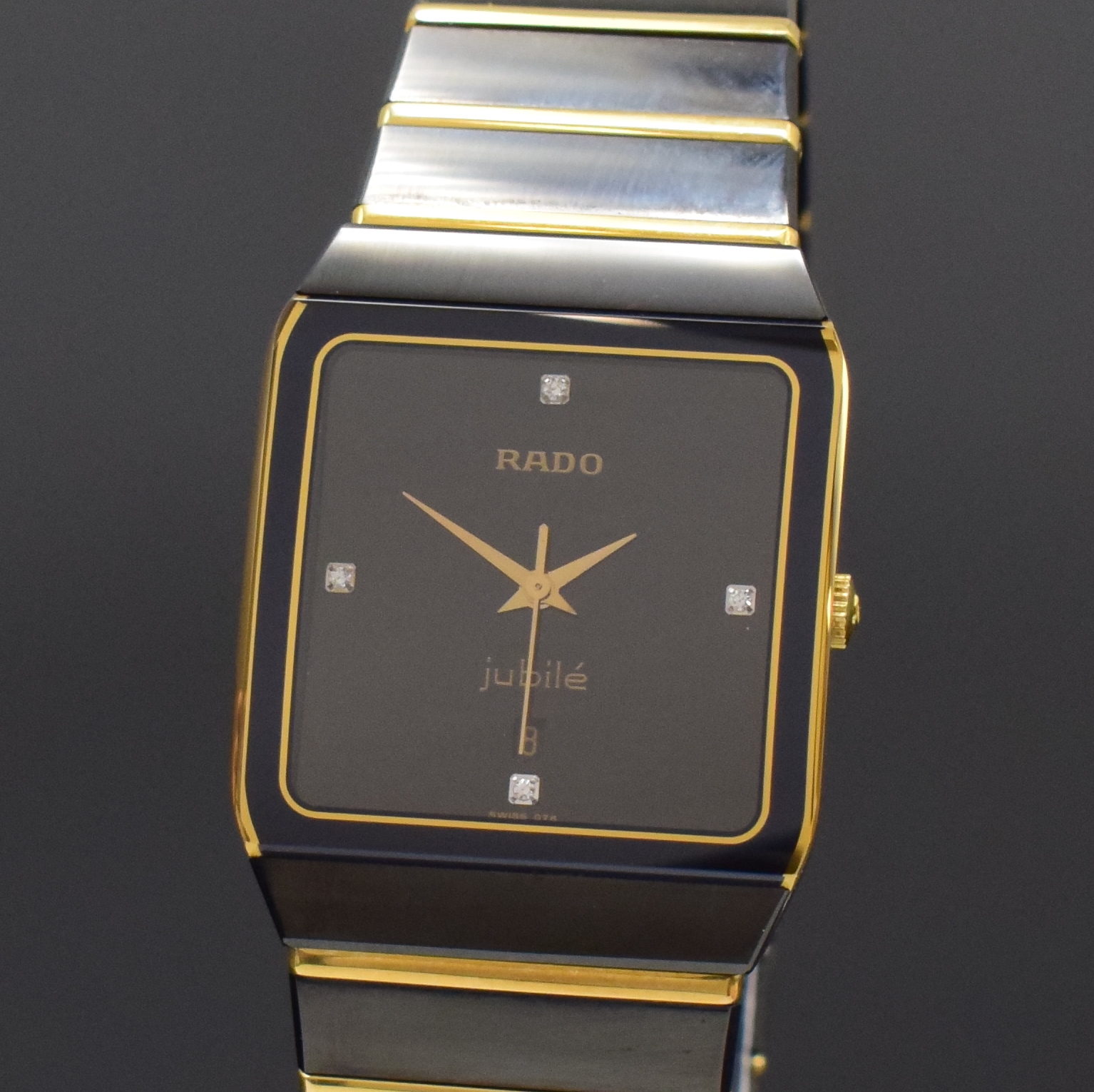 Detail a: RADO Jubile Armbanduhr Referenz 152.0398.3, Schweiz um 1995, quarz, Edelstahlgeh., Boden aufgedr., Keramik-Gliederband z. T. m. Gold verz., dopp. ...