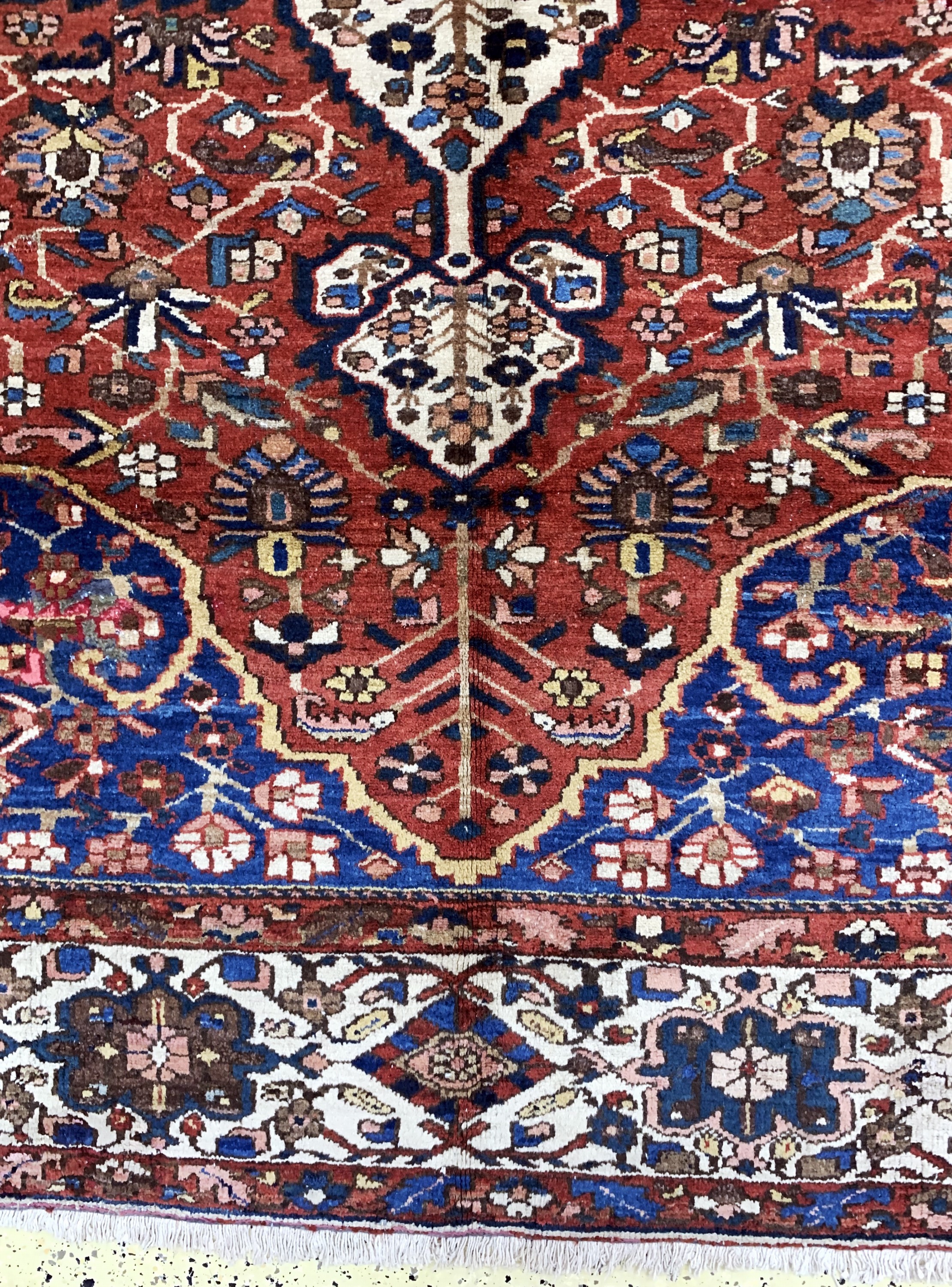 Detail b: Bachtiar alt, Persien, um 1940, Wolle auf Baumwolle, ca. 407 x 320 cm, EHZ: 3