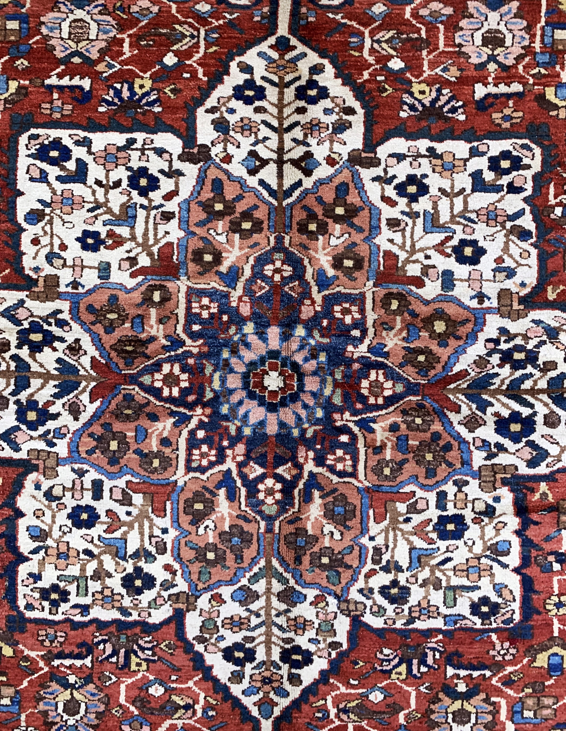 Detail d: Bachtiar alt, Persien, um 1940, Wolle auf Baumwolle, ca. 407 x 320 cm, EHZ: 3