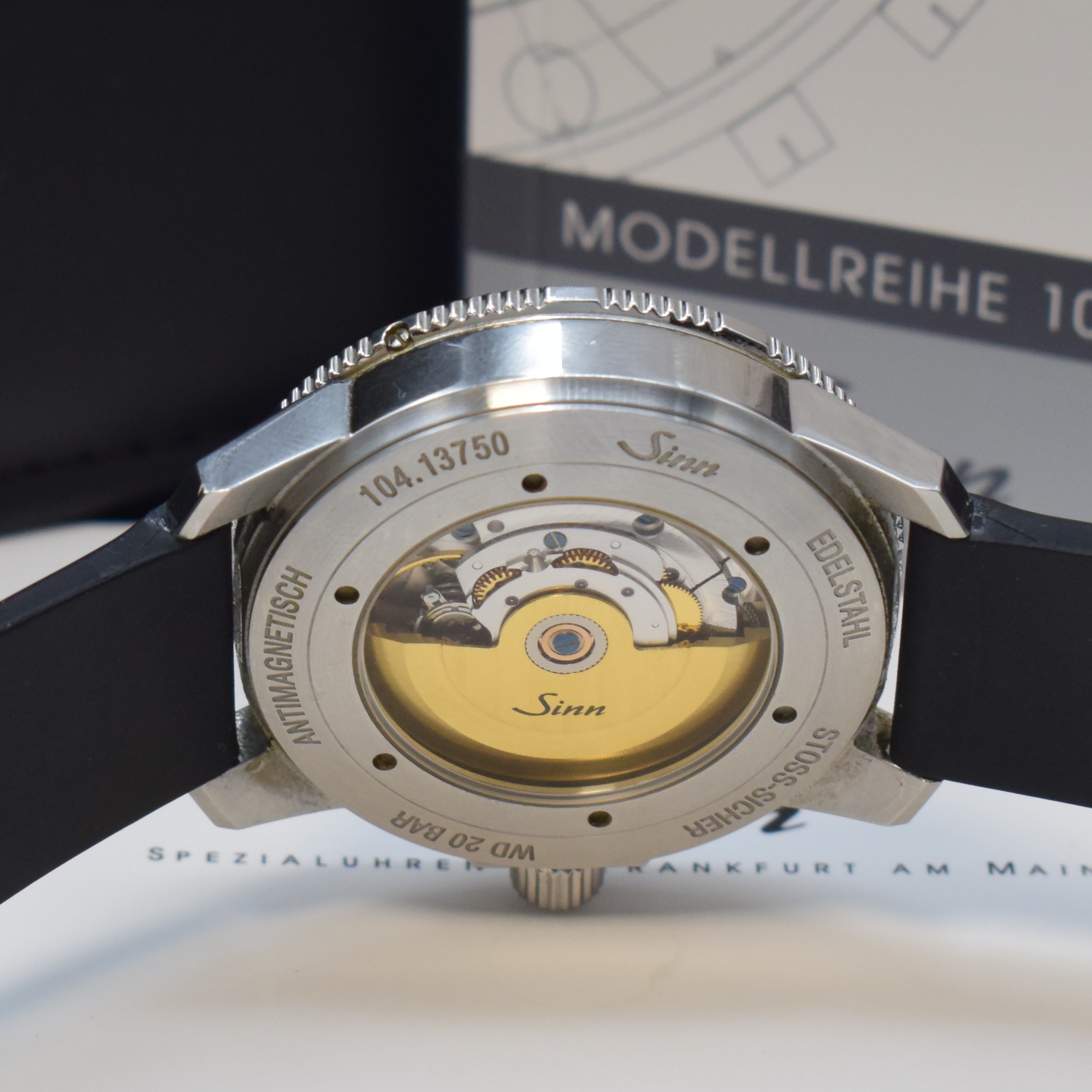 Detail e: SINN Herrenarmbanduhr Modell 104 St Sa, Deutschland verk. lt. beil. Garantie 06/2020, Automatik, Ref. 104, Edelstahlgeh. inkl. orig. Kautschukband m. ...