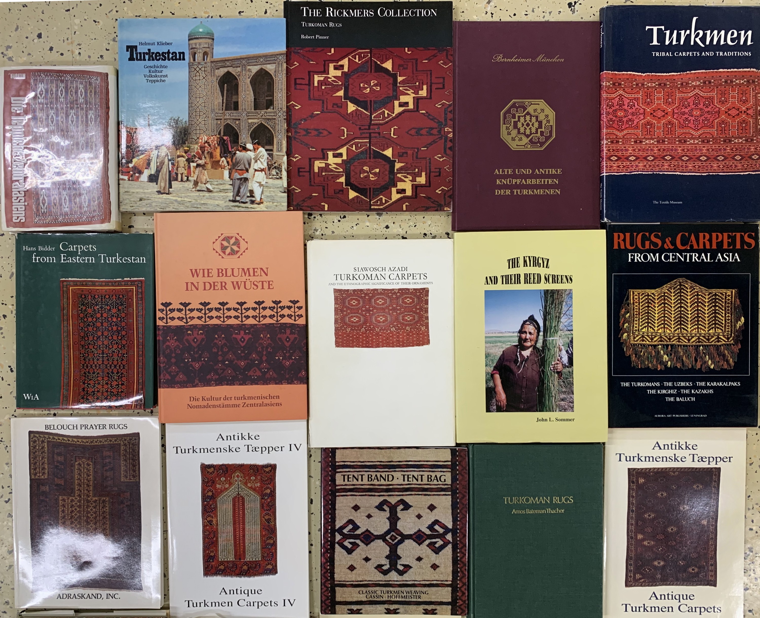 Detail a: 28 Positionen, Teppichliteratur (Turkmenen & Afghanen)