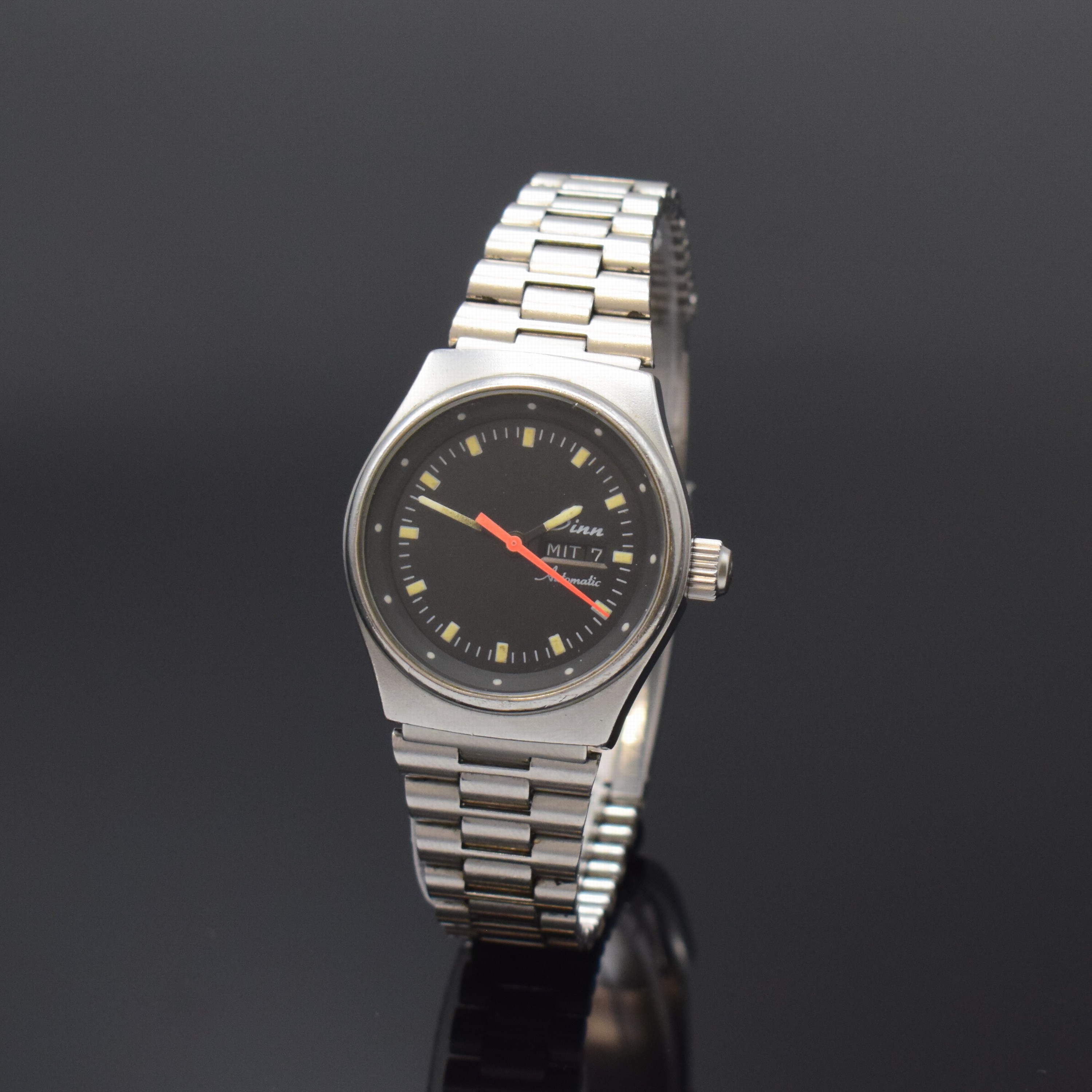 SINN seltene kleine Armbanduhr in Stahl, Schweiz um 1990, Automatik, orig. Gliederband inkl. Faltschl., Boden m. Gravur u. Krone verschr., schwarzes ...