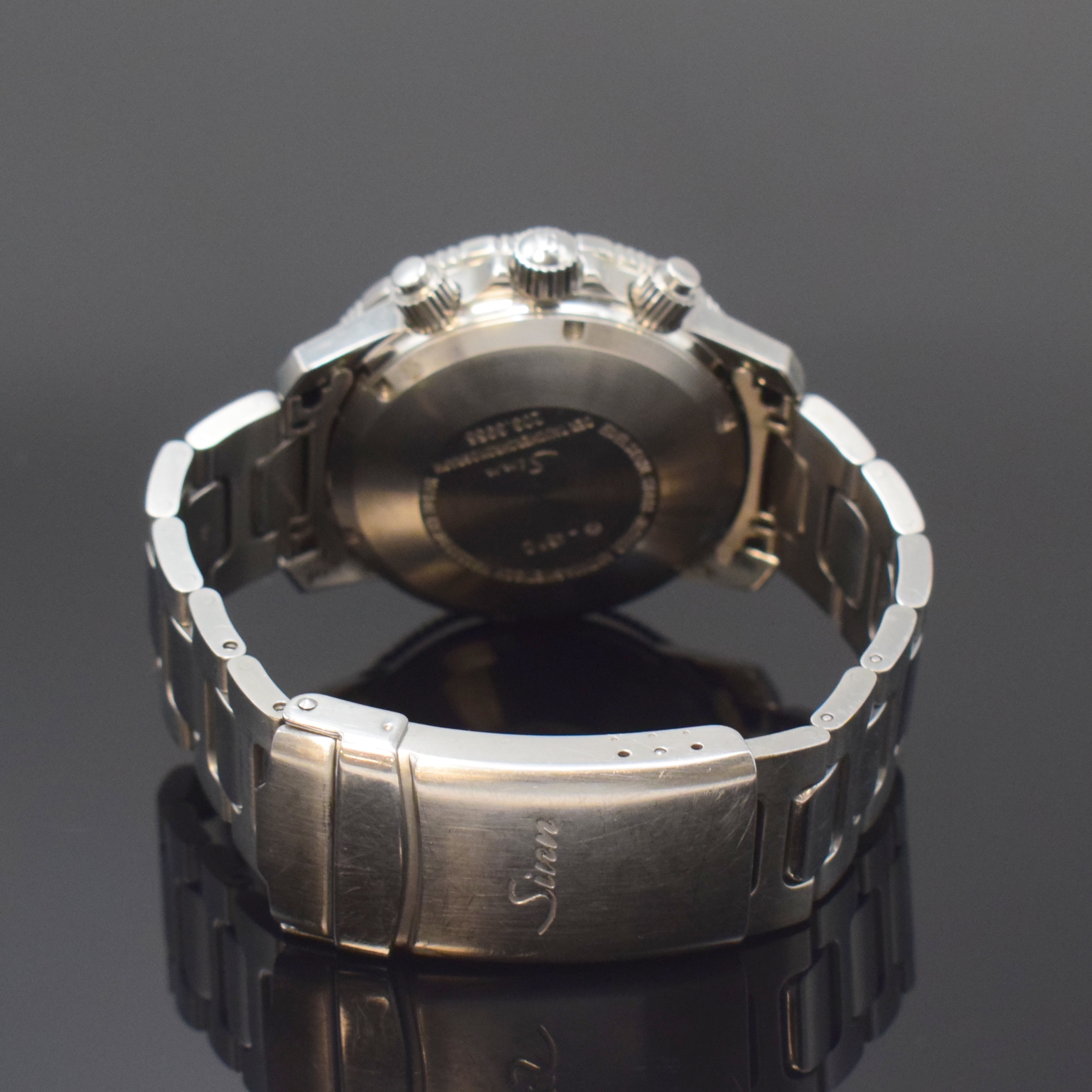 Detail b: SINN Armbandchronograph Arktis Referenz 203, Schweiz um 1995, Automatik, Edelstahlgeh. inkl. Gliederband m. Faltschl. u. Tauchverlängerung, Boden, ...