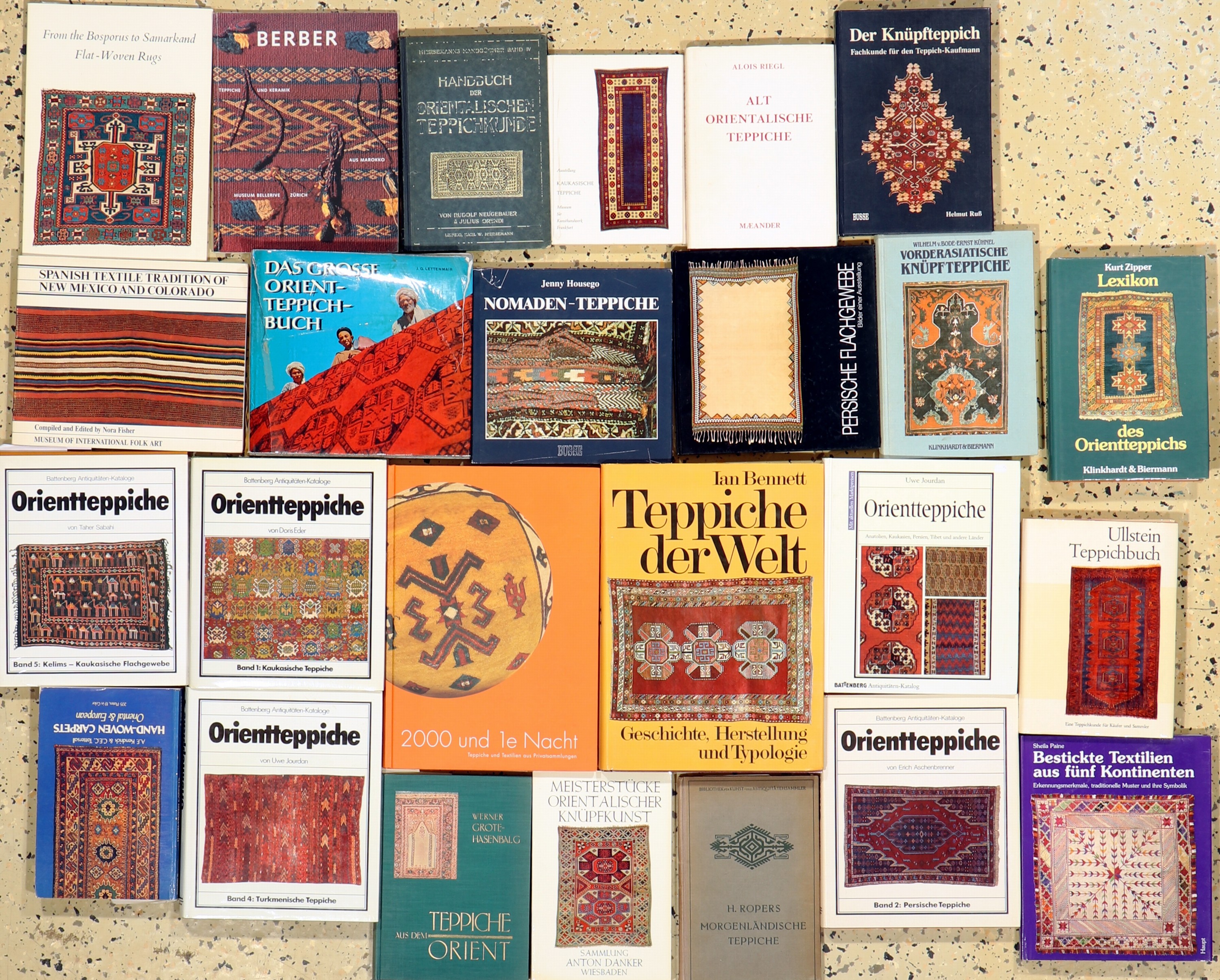 24 Positionen Teppichliteratur 