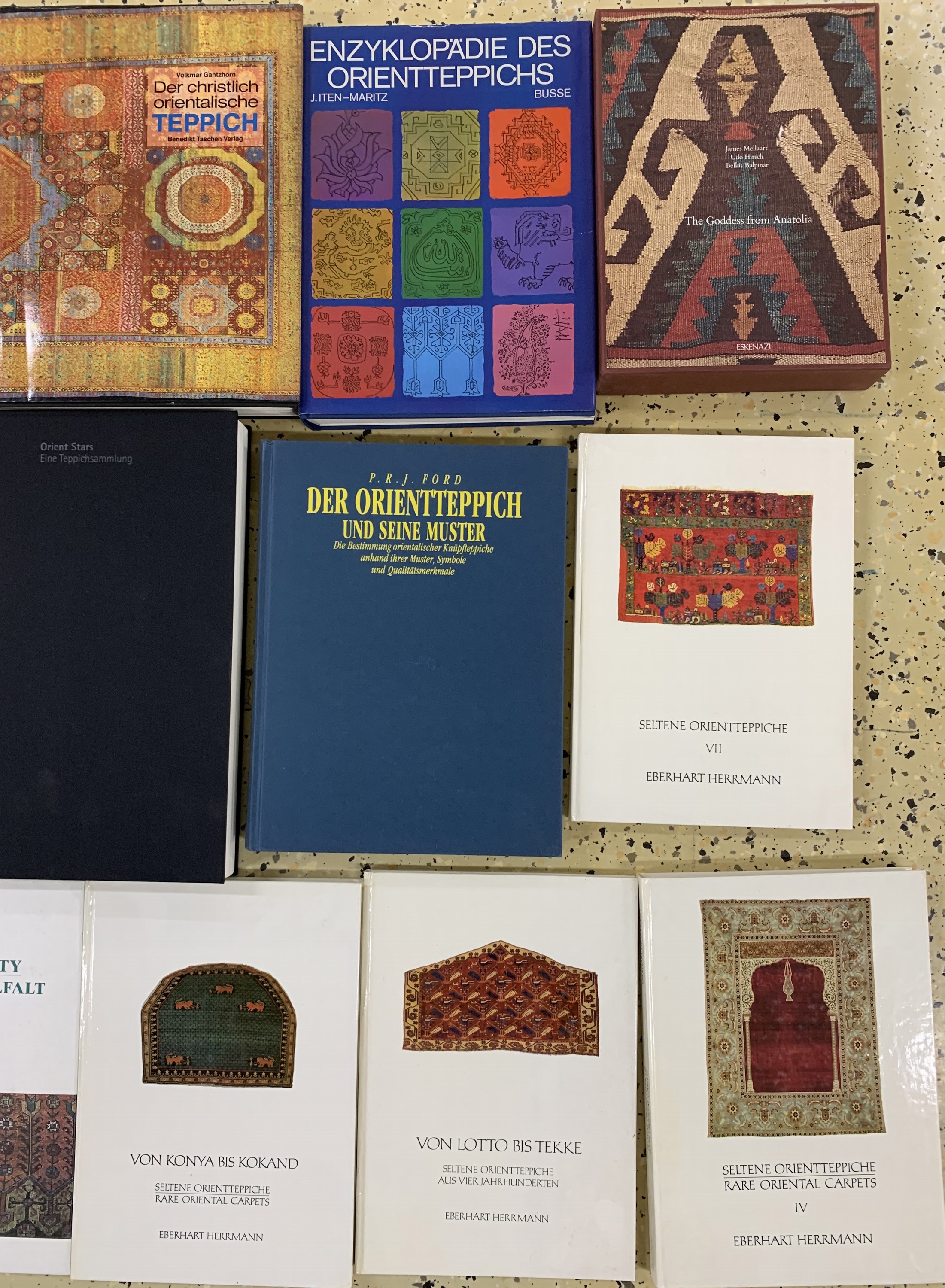 Detail a: 15 Positionen Teppichliteratur, 