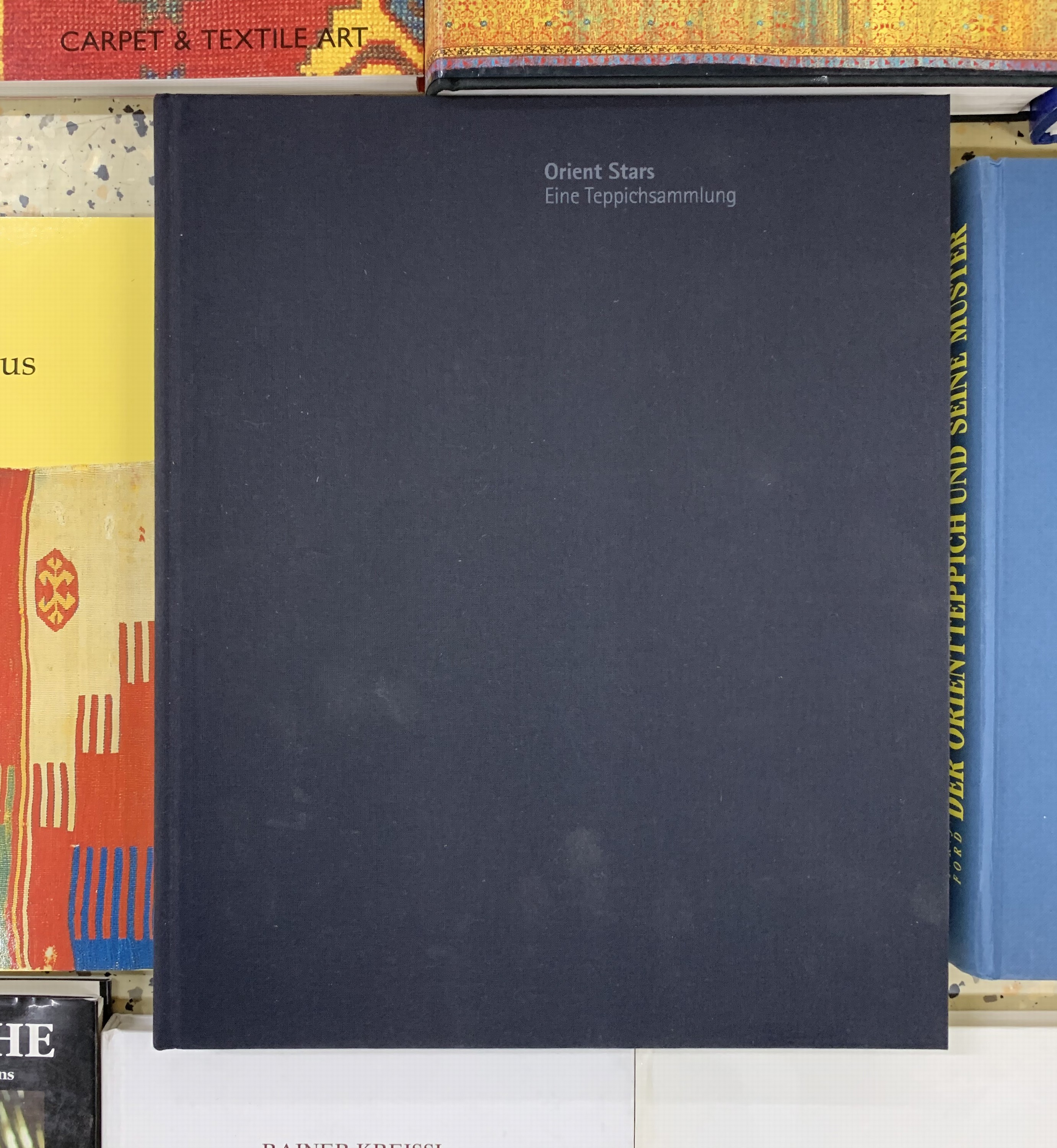 Detail c: 15 Positionen Teppichliteratur, 