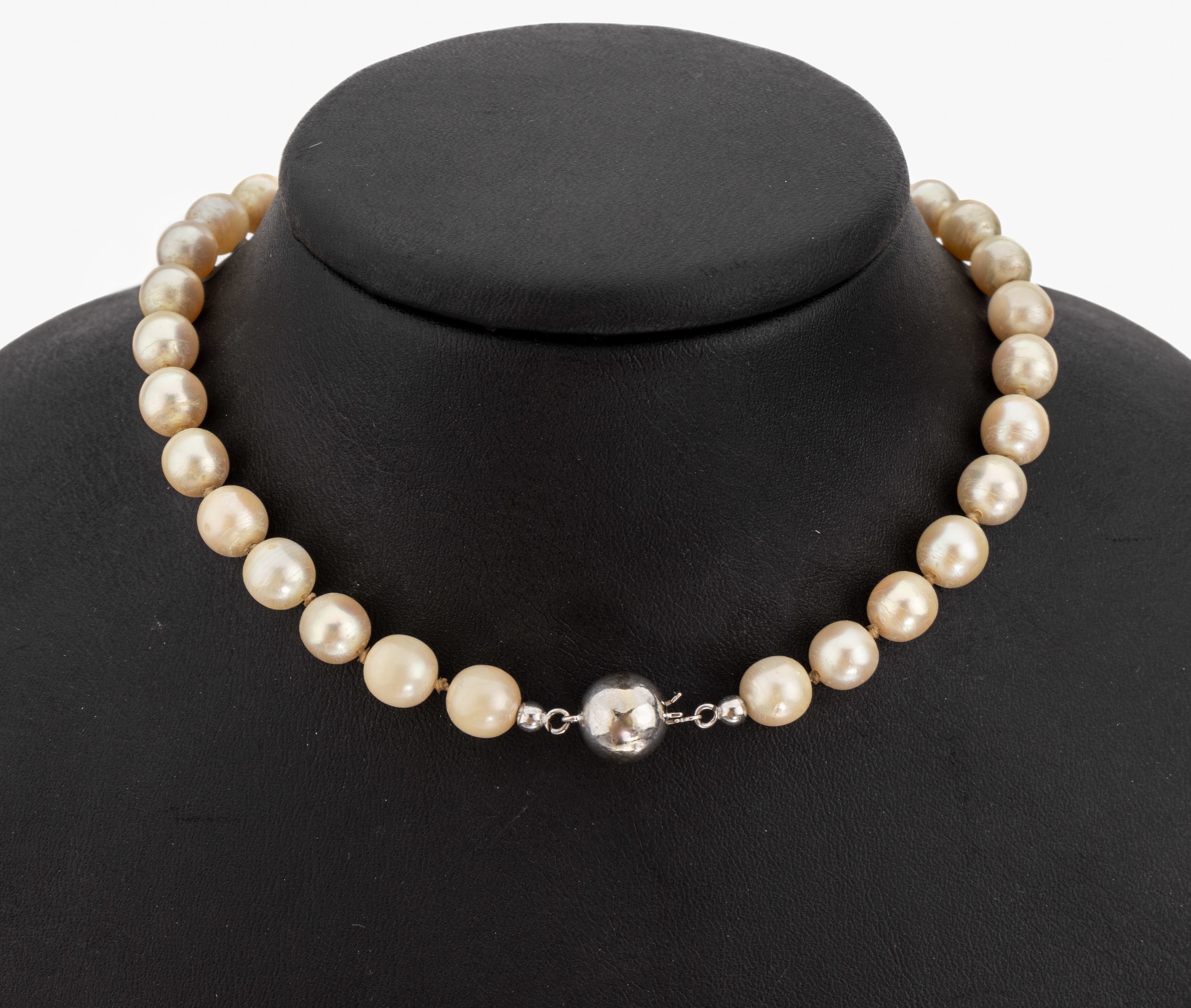 Zuchtperl-Collier mit 14 kt Gold Schliesse, WG 585/000, 55 Akoyazuchtperlen, D. ca. 7.5 mm, L. ca. 51 cm, Kugelschliesse
