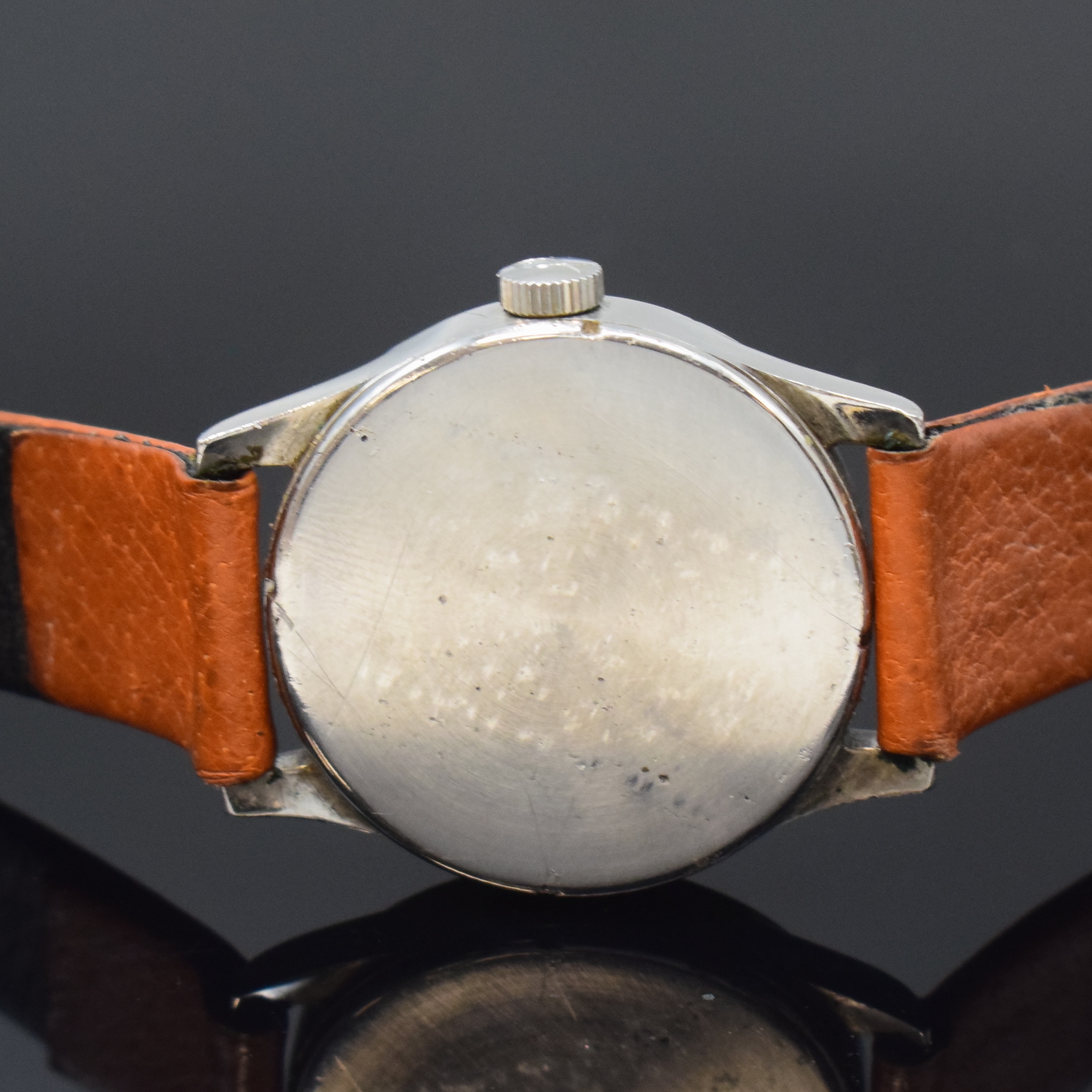 Detail c: IWC Armbanduhr Kaliber 83 in Stahl, Schweiz um 1937, Handaufzug, Boden verschr., vers. Zifferbl. m. arab. Leuchtzahlen, gebl. Leuchtzeiger, kl. Sek. ...