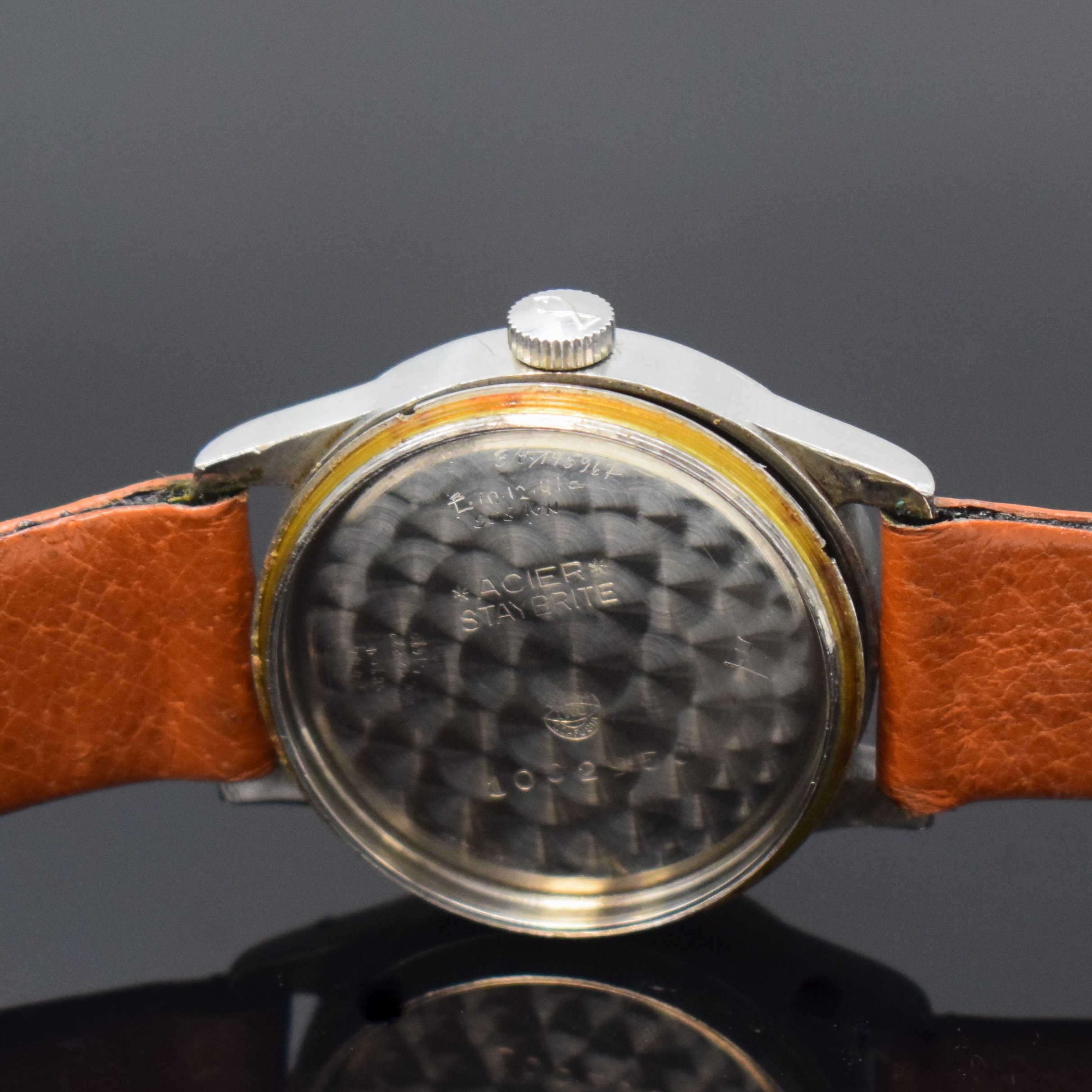 Detail e: IWC Armbanduhr Kaliber 83 in Stahl, Schweiz um 1937, Handaufzug, Boden verschr., vers. Zifferbl. m. arab. Leuchtzahlen, gebl. Leuchtzeiger, kl. Sek. ...