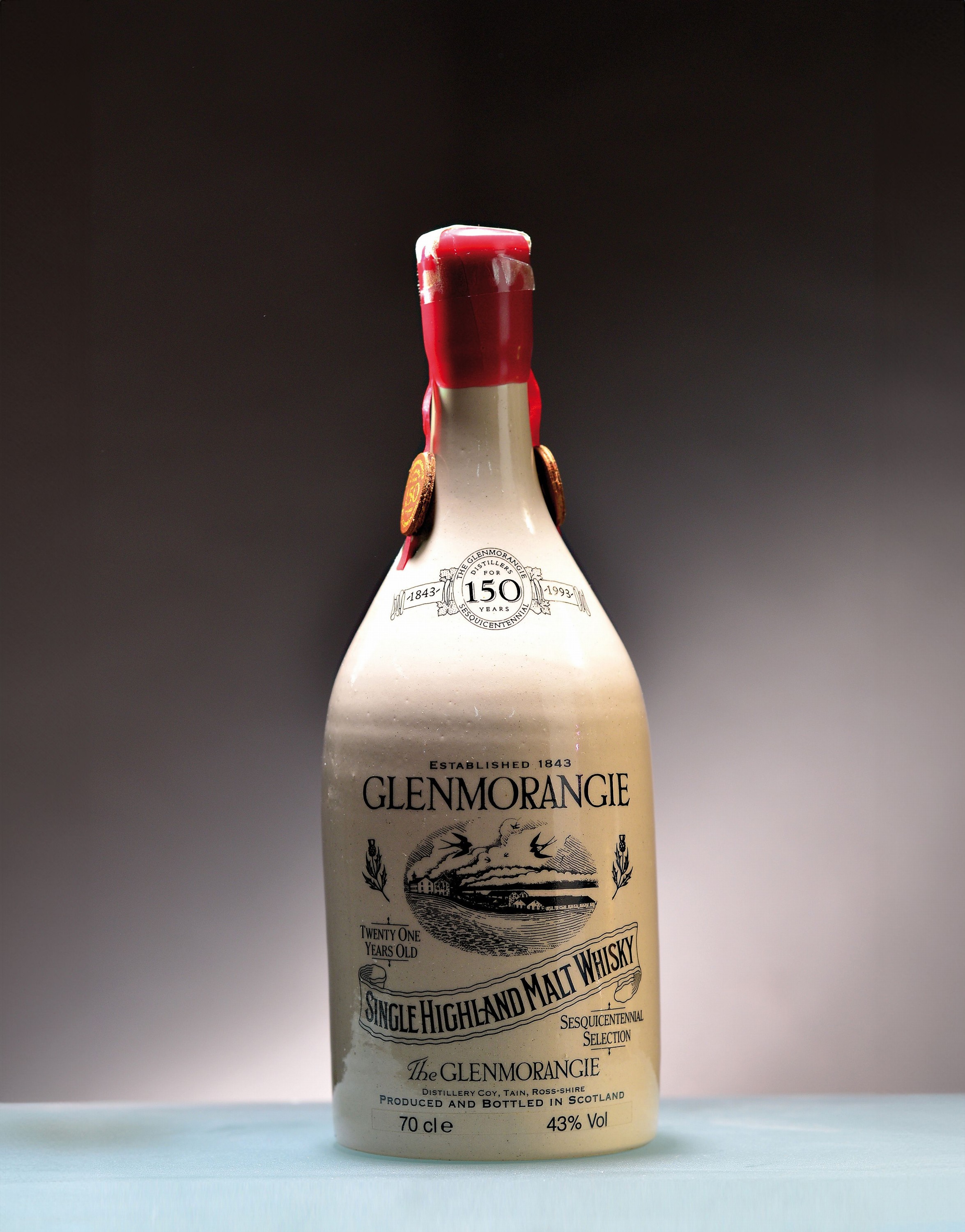 1 Flasche Glenmorangie Sesquicentennial, 21 Jahre alt, 1993, ca. 70 cl, 43%Vol., in Steinzeugflasche nach altem Vorbild