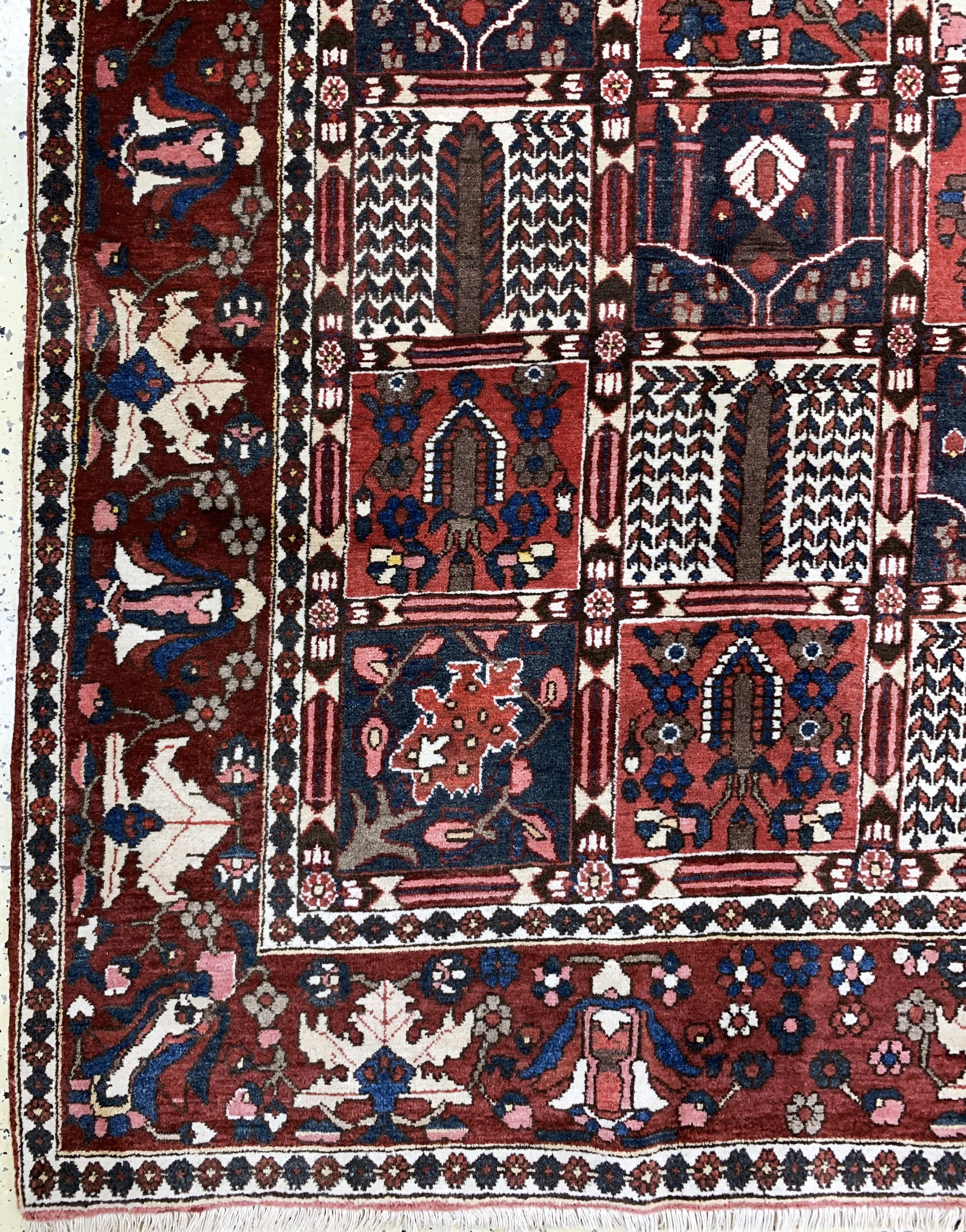 Detail b: Bachtiar, Persien, Mitte 20.Jhd., Wolle aufBaumwolle, ca. 300 x 210 cm, EHZ: 2