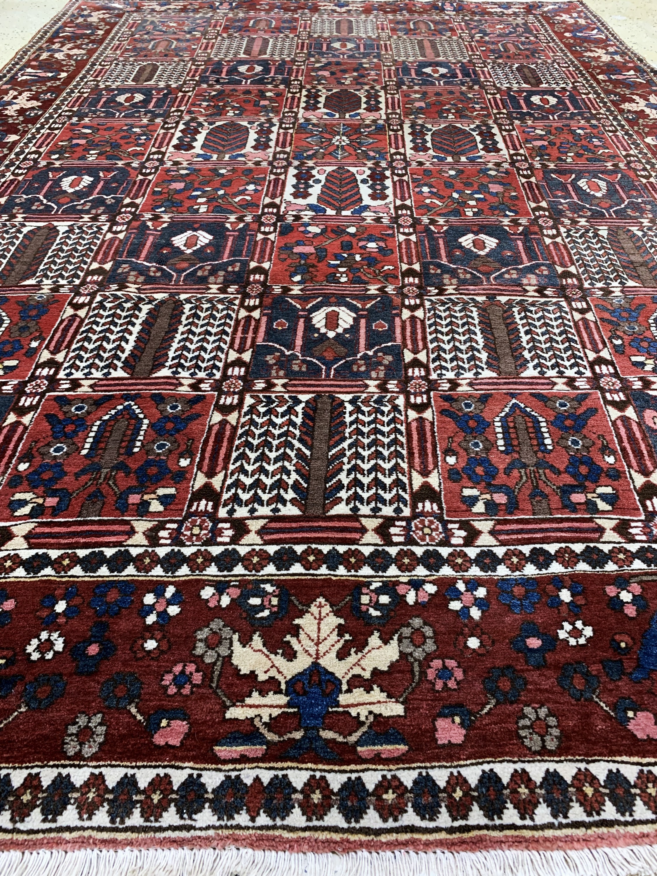 Detail e: Bachtiar, Persien, Mitte 20.Jhd., Wolle aufBaumwolle, ca. 300 x 210 cm, EHZ: 2