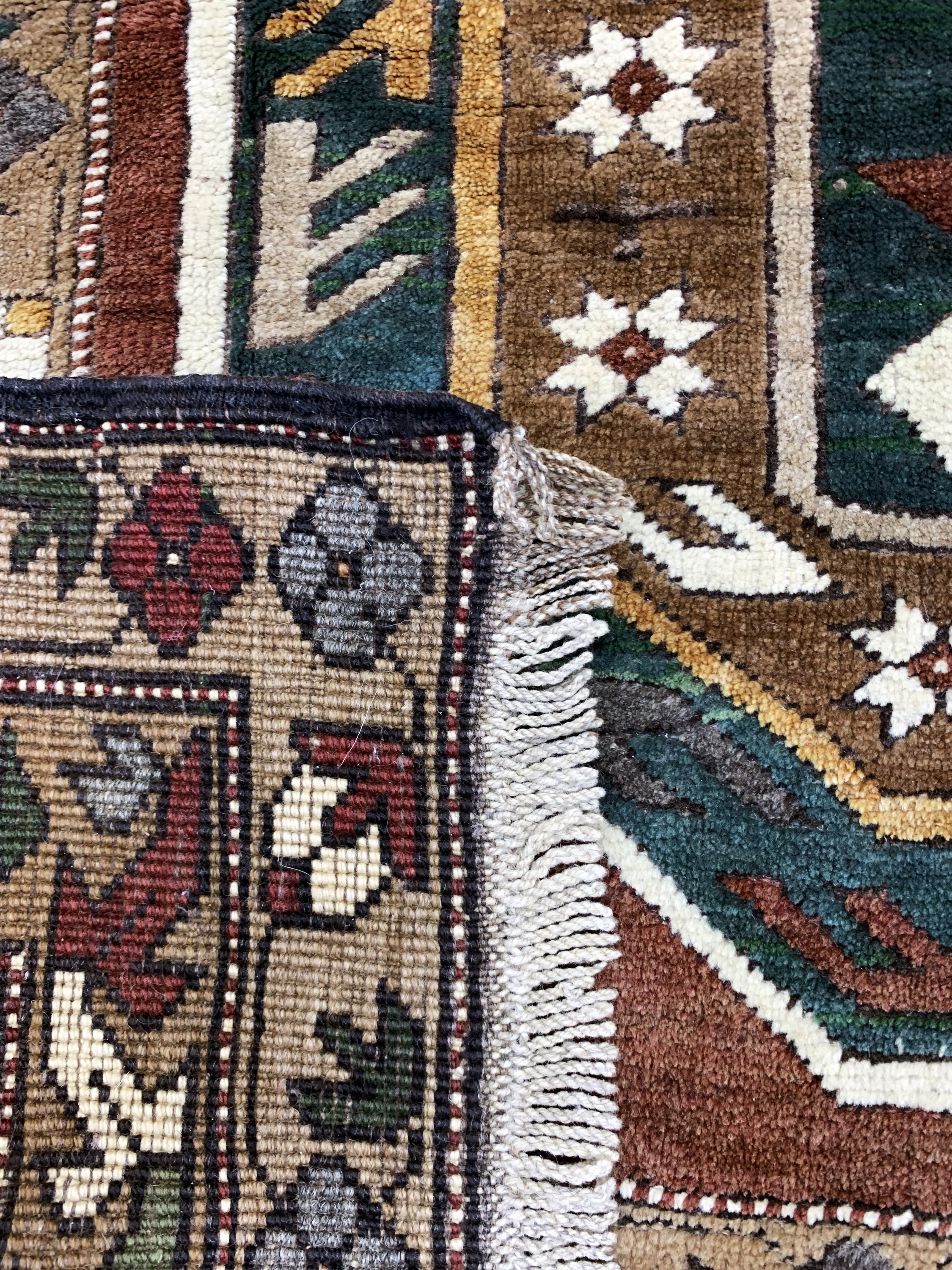 Detail f: Kars, Türkei, Mitte 20.Jhd., Wolle auf Wolle, ca. 276 x 183 cm, EHZ: 2
