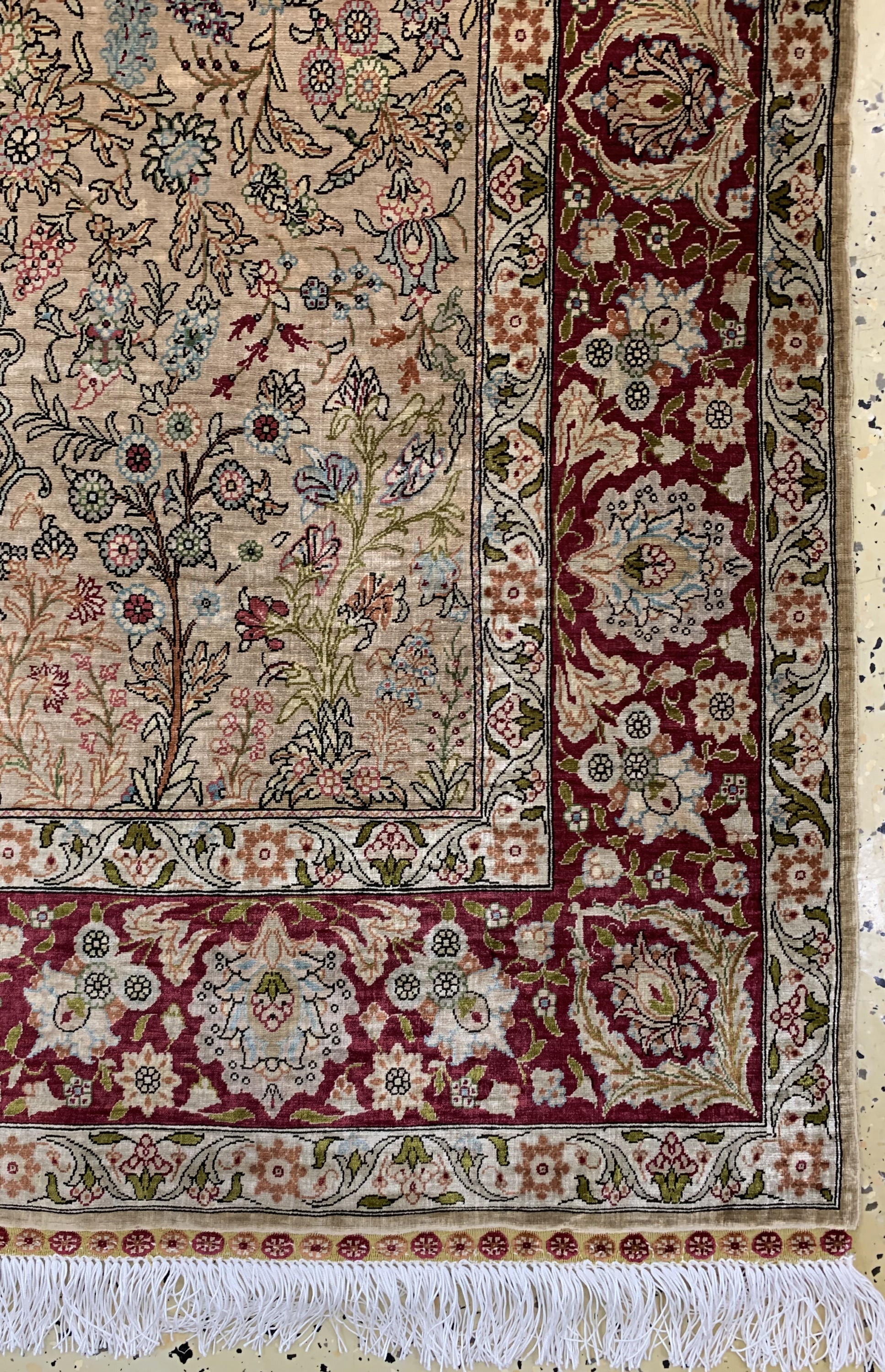 Detail a: Hereke Seide fein Türkei, signiert "? zipek",Mitte 20.Jhd, reine Naturseide, ca. 160 x 95 cm, ca. 1,0 Mio. Kn/qm, EHZ: 2, (Fransen ...