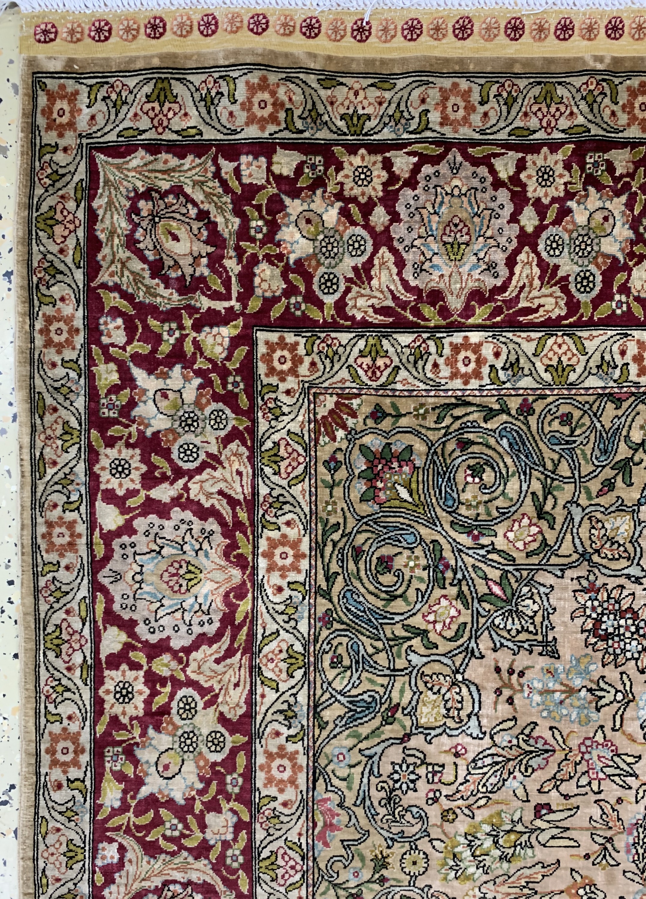 Detail d: Hereke Seide fein Türkei, signiert "? zipek",Mitte 20.Jhd, reine Naturseide, ca. 160 x 95 cm, ca. 1,0 Mio. Kn/qm, EHZ: 2, (Fransen ...