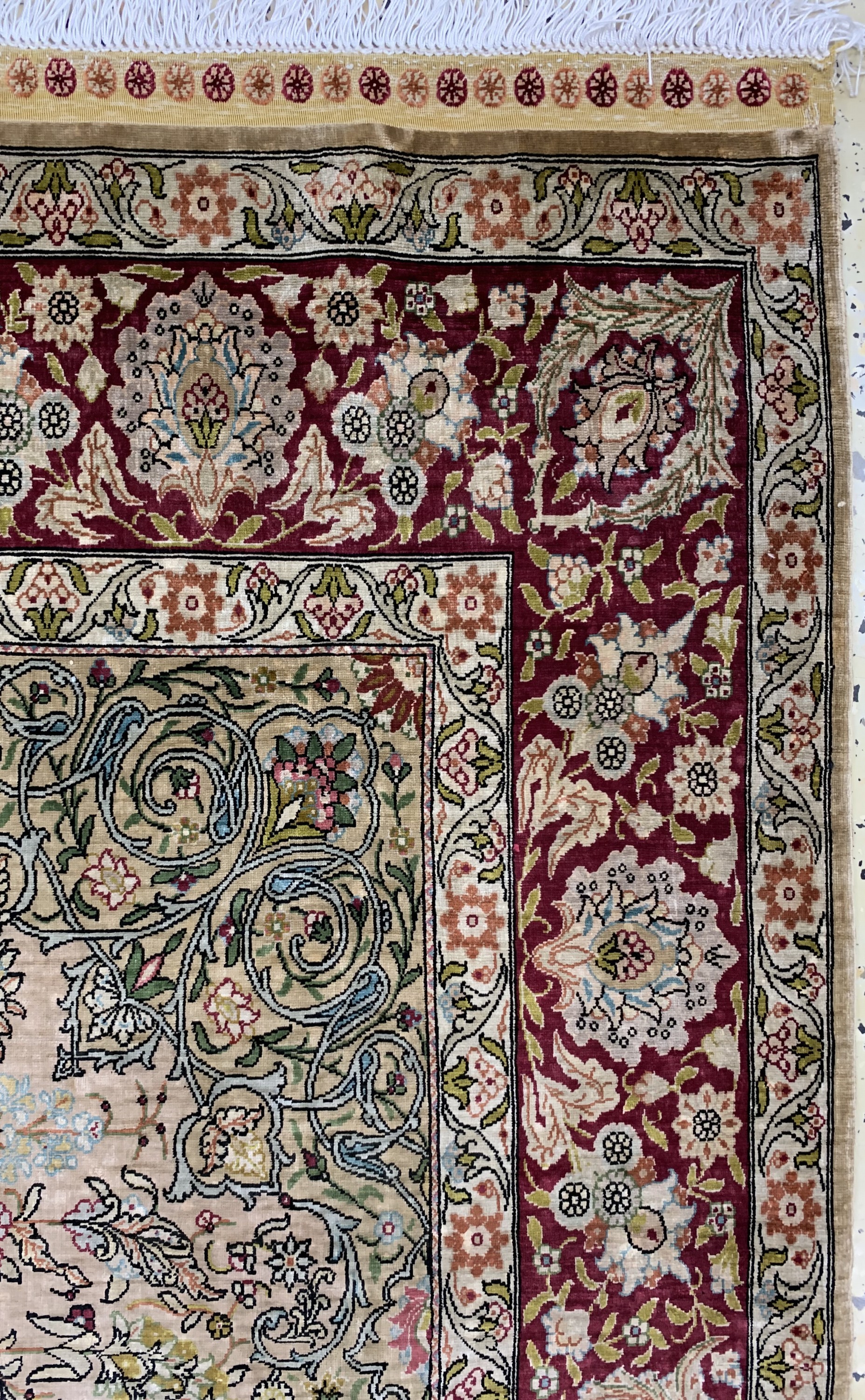 Detail e: Hereke Seide fein Türkei, signiert "? zipek",Mitte 20.Jhd, reine Naturseide, ca. 160 x 95 cm, ca. 1,0 Mio. Kn/qm, EHZ: 2, (Fransen ...