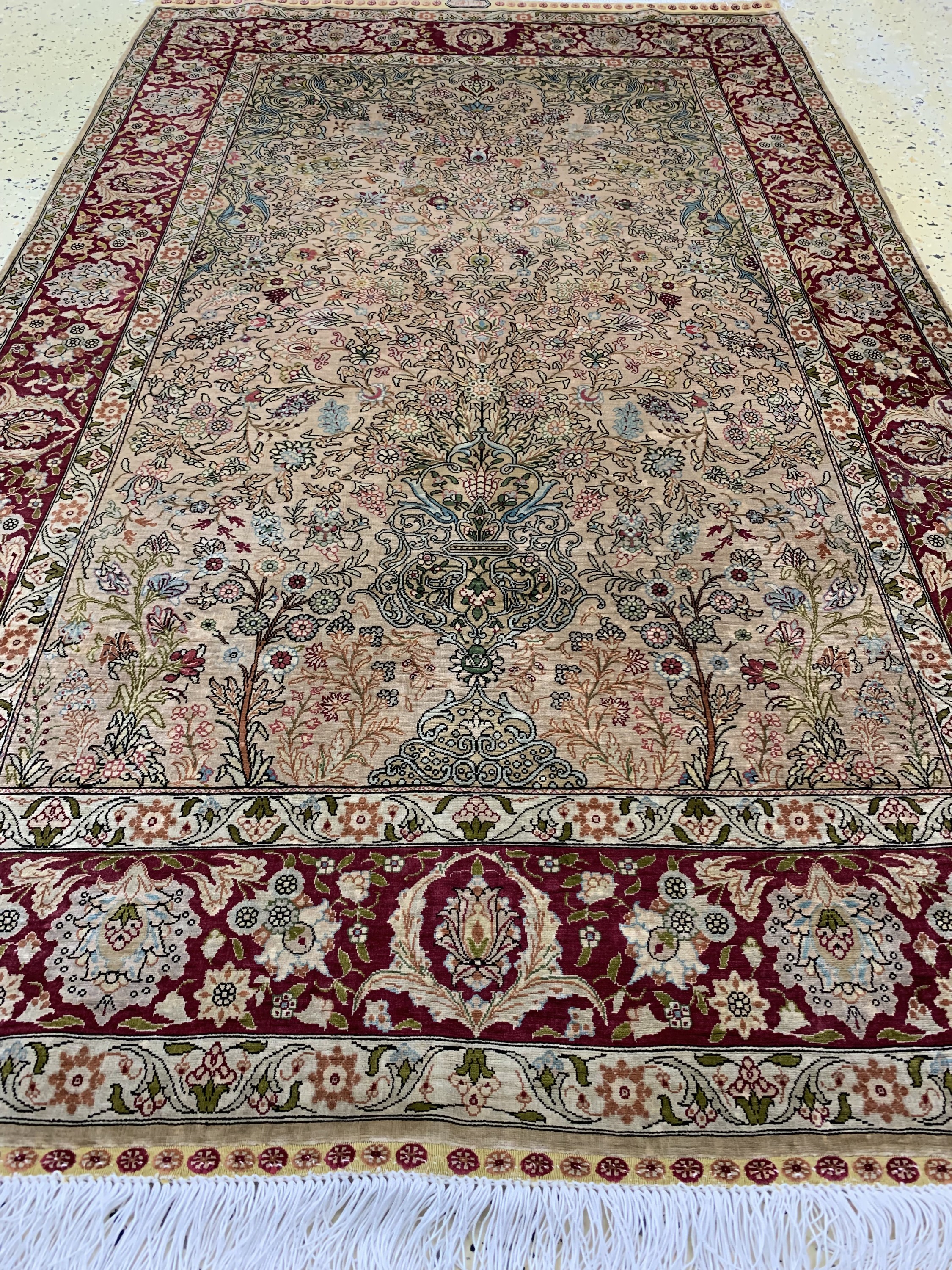 Detail g: Hereke Seide fein Türkei, signiert "? zipek",Mitte 20.Jhd, reine Naturseide, ca. 160 x 95 cm, ca. 1,0 Mio. Kn/qm, EHZ: 2, (Fransen ...