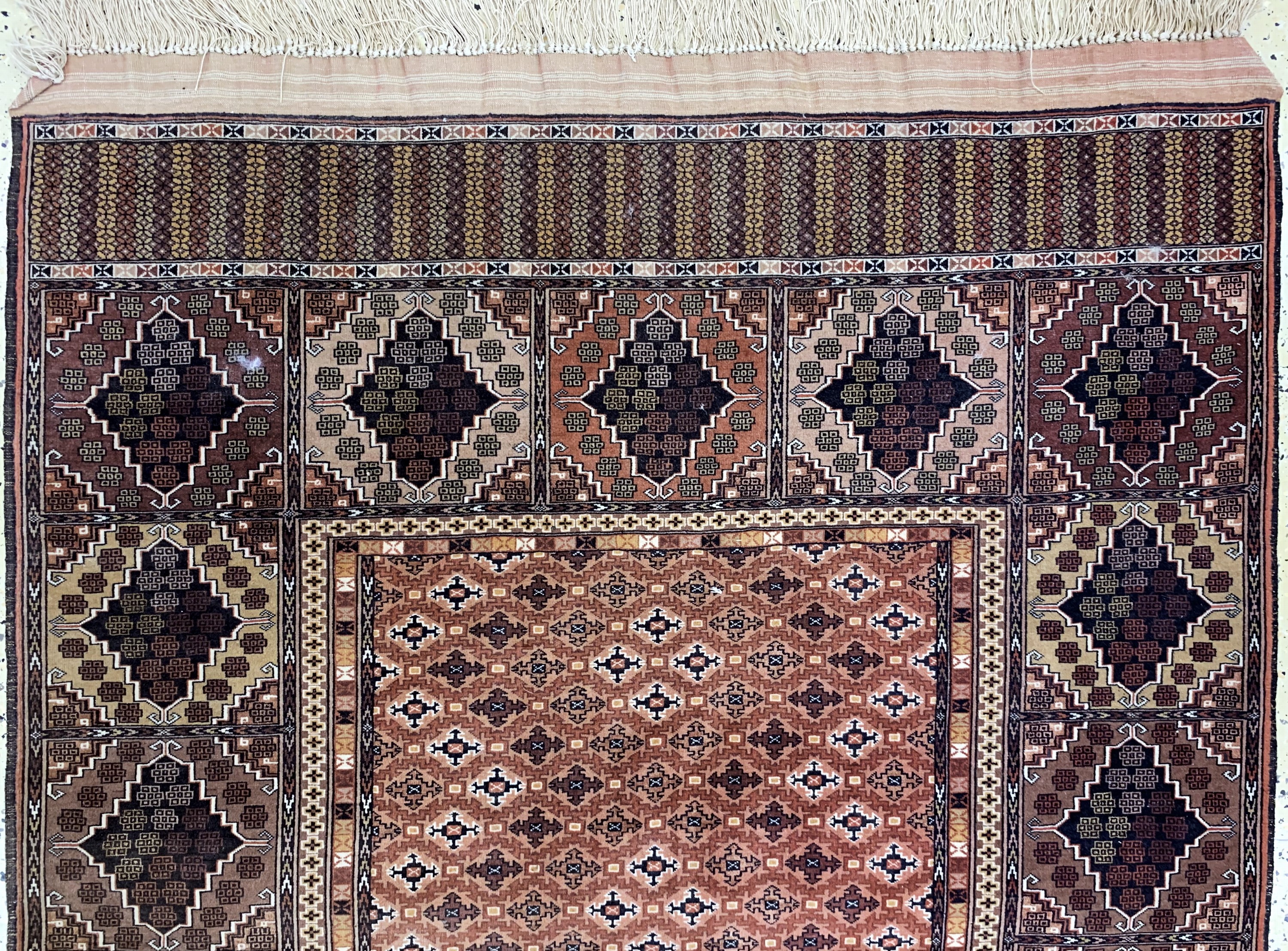 Detail a: Mauri, Afghanistan, ca. 50 Jahre, Wolle aufBaumwolle, ca. 160 x 120 cm, EHZ: 2
