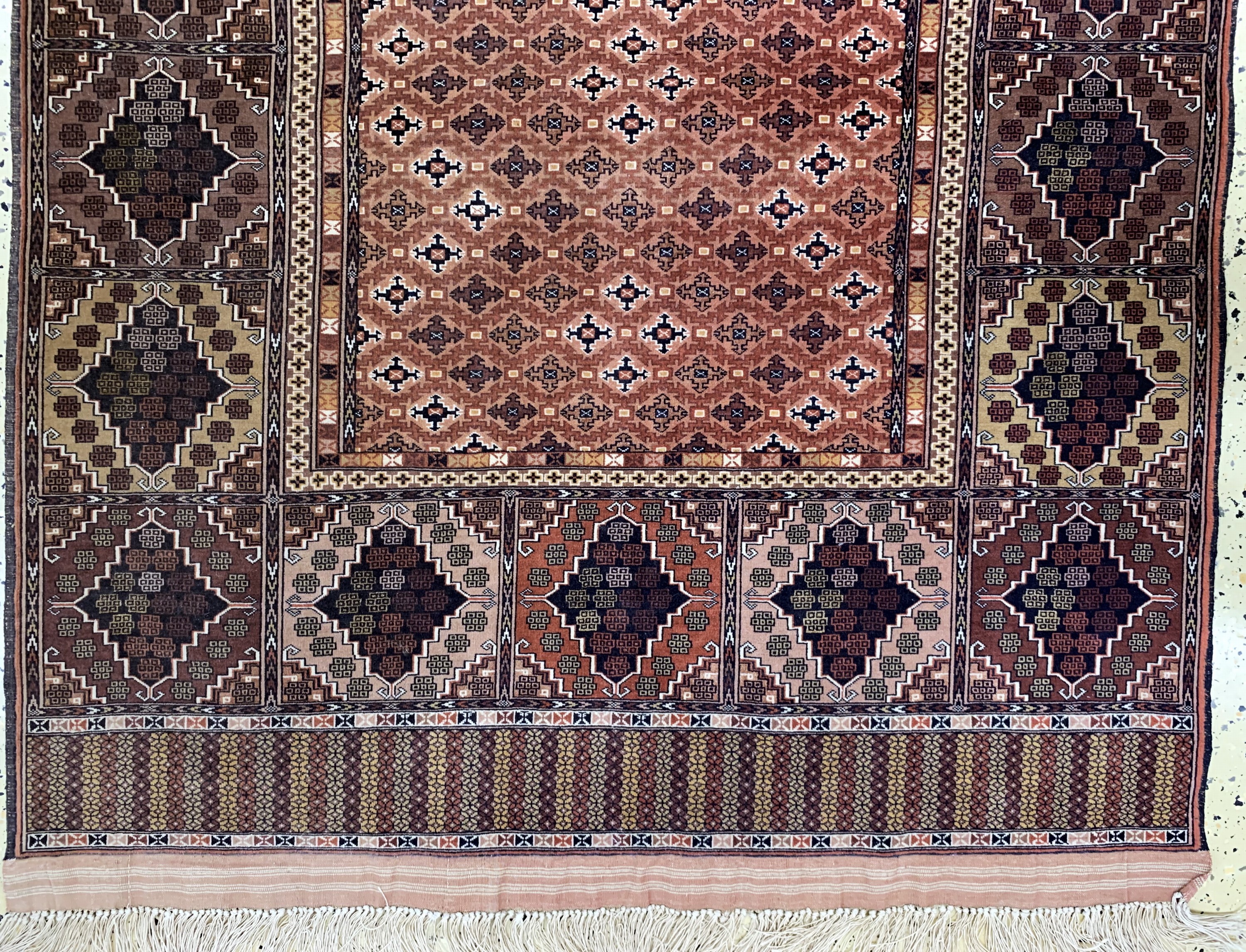 Detail b: Mauri, Afghanistan, ca. 50 Jahre, Wolle aufBaumwolle, ca. 160 x 120 cm, EHZ: 2