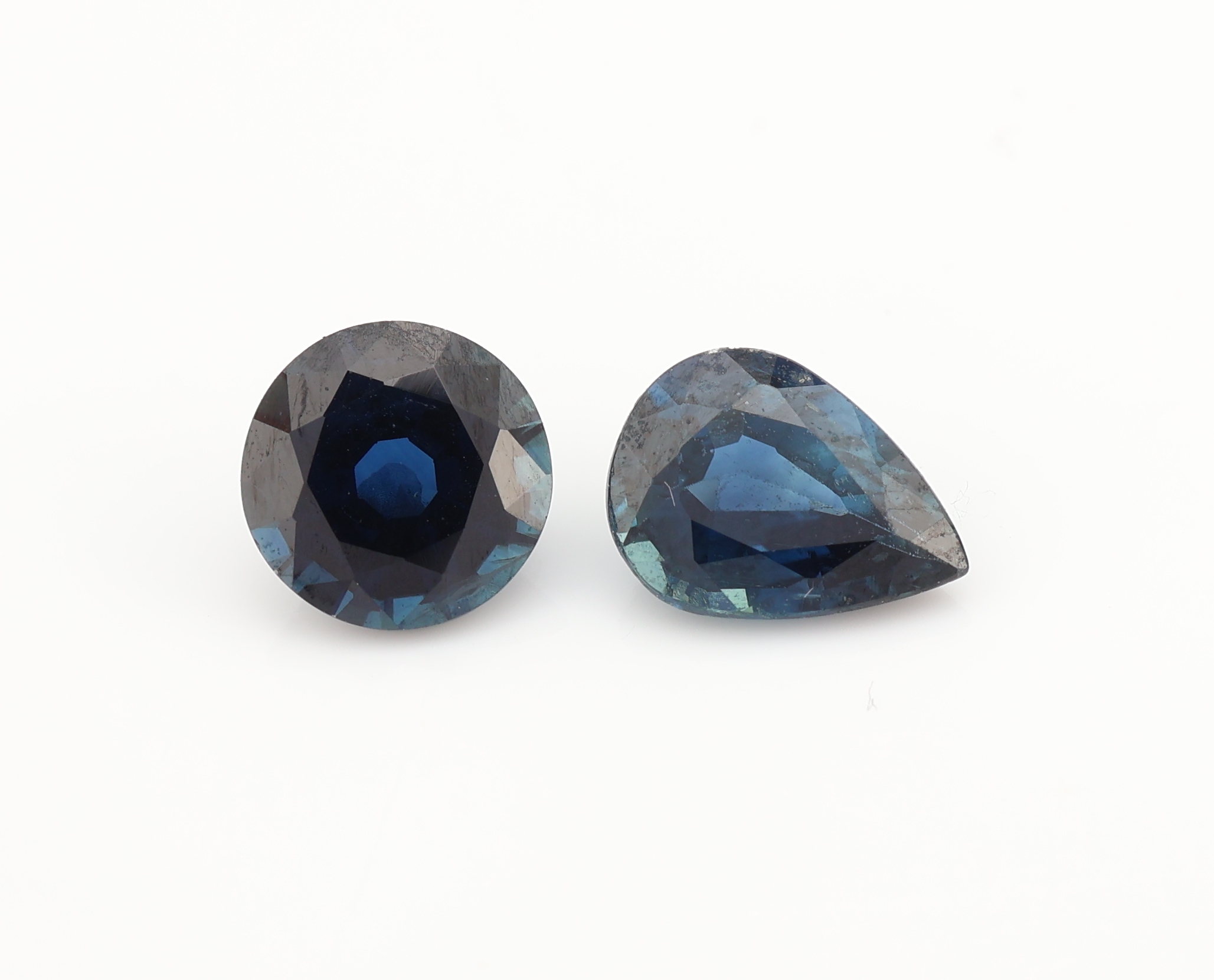 Detail a: Lot 13 lose Saphire, ca. 9.23 ct, versch. Grössen und Farbnuancen, oval- und tropfenf. facett, Ausfassware