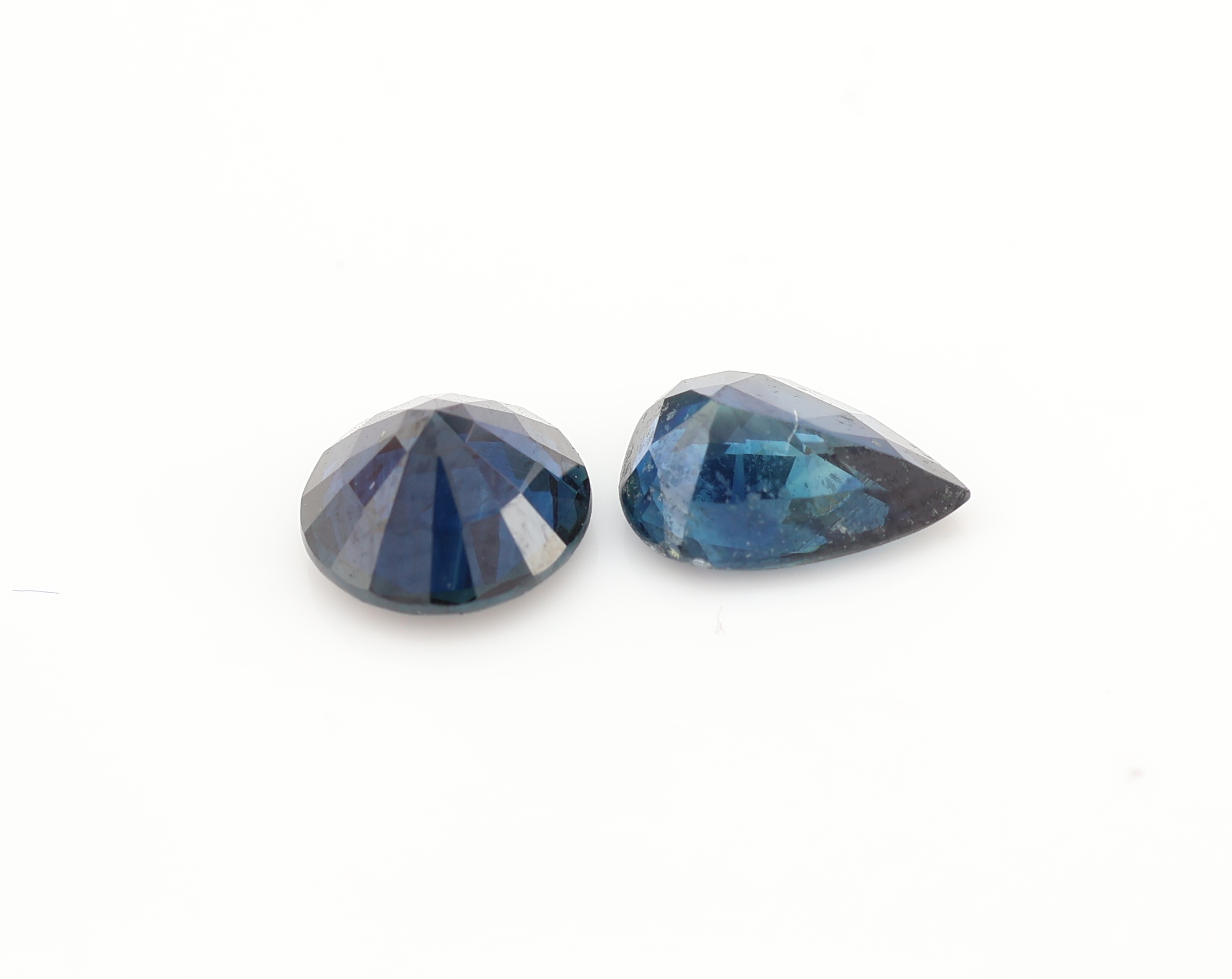 Detail b: Lot 13 lose Saphire, ca. 9.23 ct, versch. Grössen und Farbnuancen, oval- und tropfenf. facett, Ausfassware