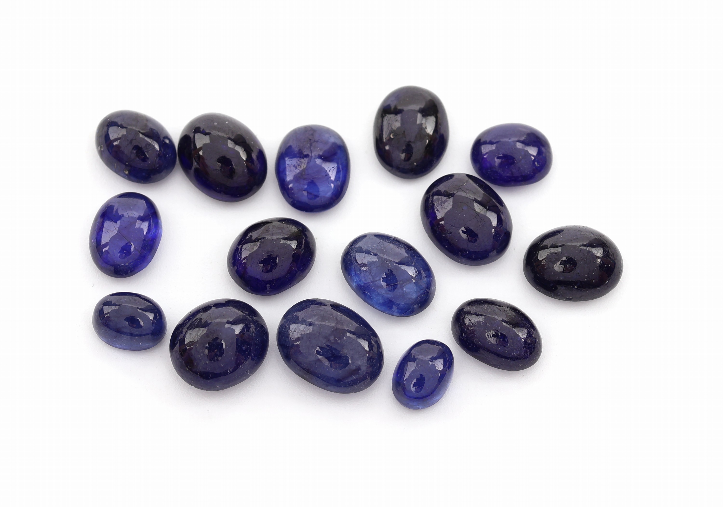 Lot 15 lose Saphire, ca. 41.81 ct, ovale Cabochons in versch. Größen, versch. Farbnuancen