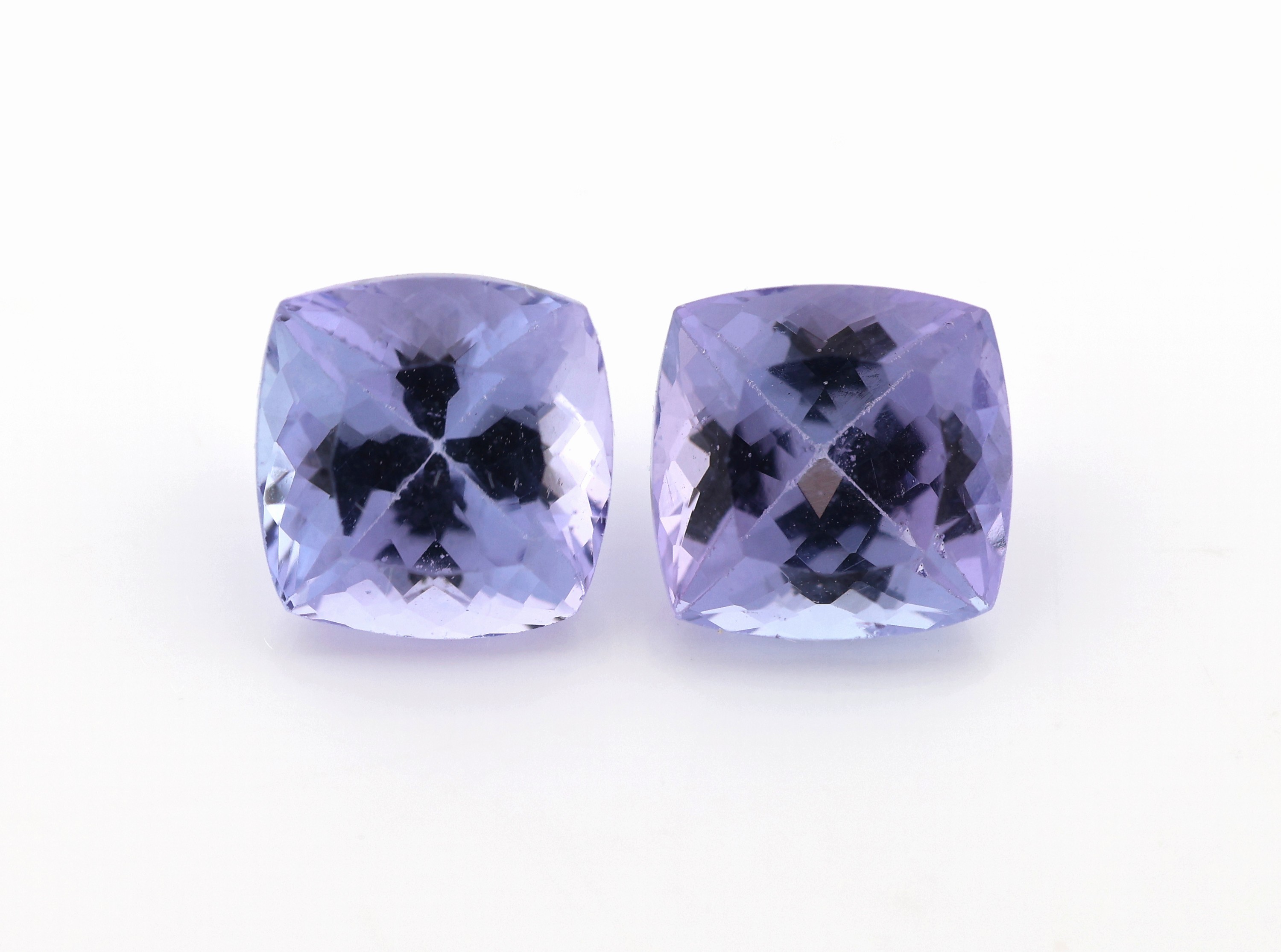 Lot 2 lose Tansanite, ca. 2.81 ct, Antikschliff, ca. 6.5 x 5 mm