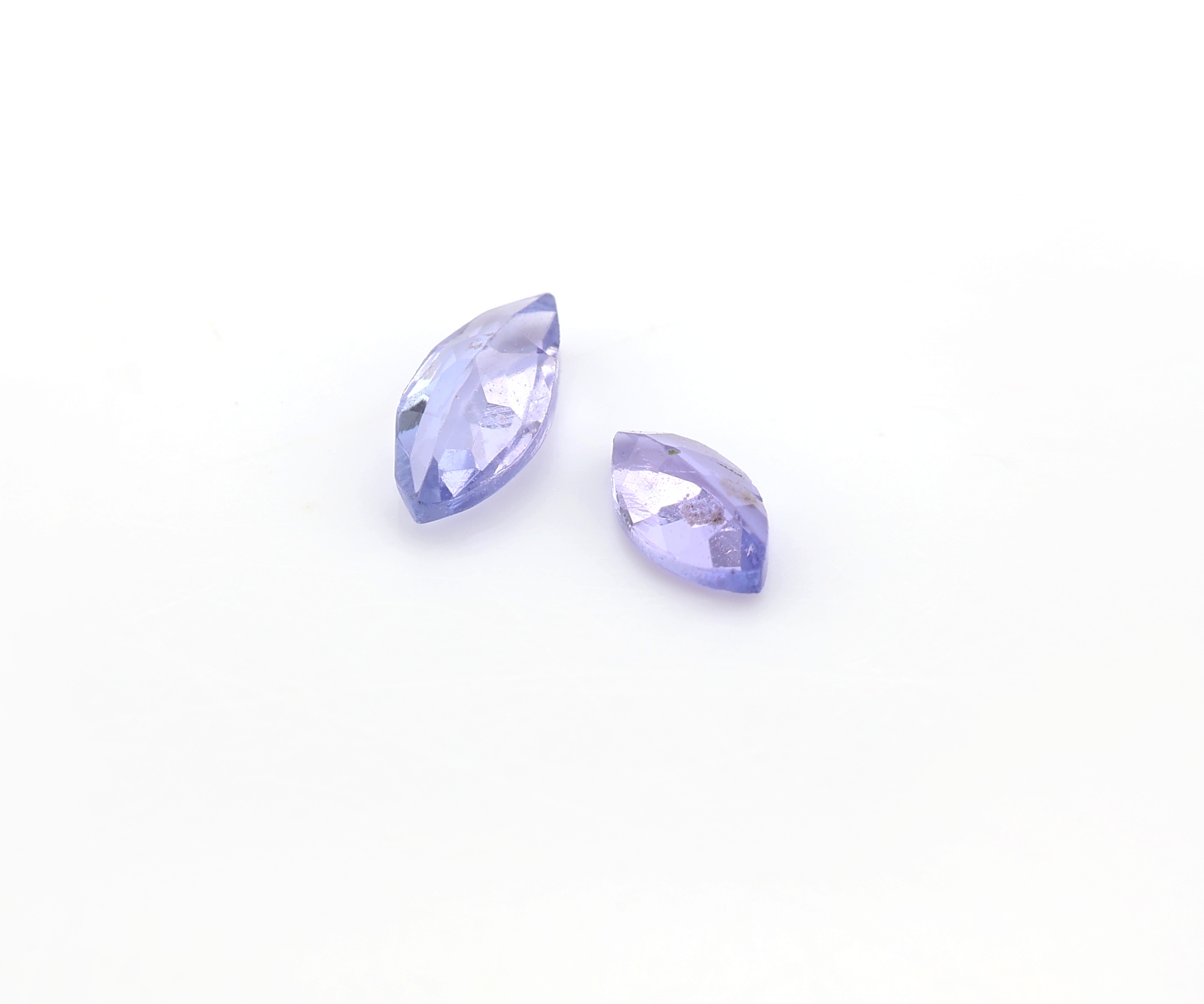 Detail b: Lot lose Tansanite, ca. 8.49 ct, Navettes in versch. Grössen und Farbnuancen