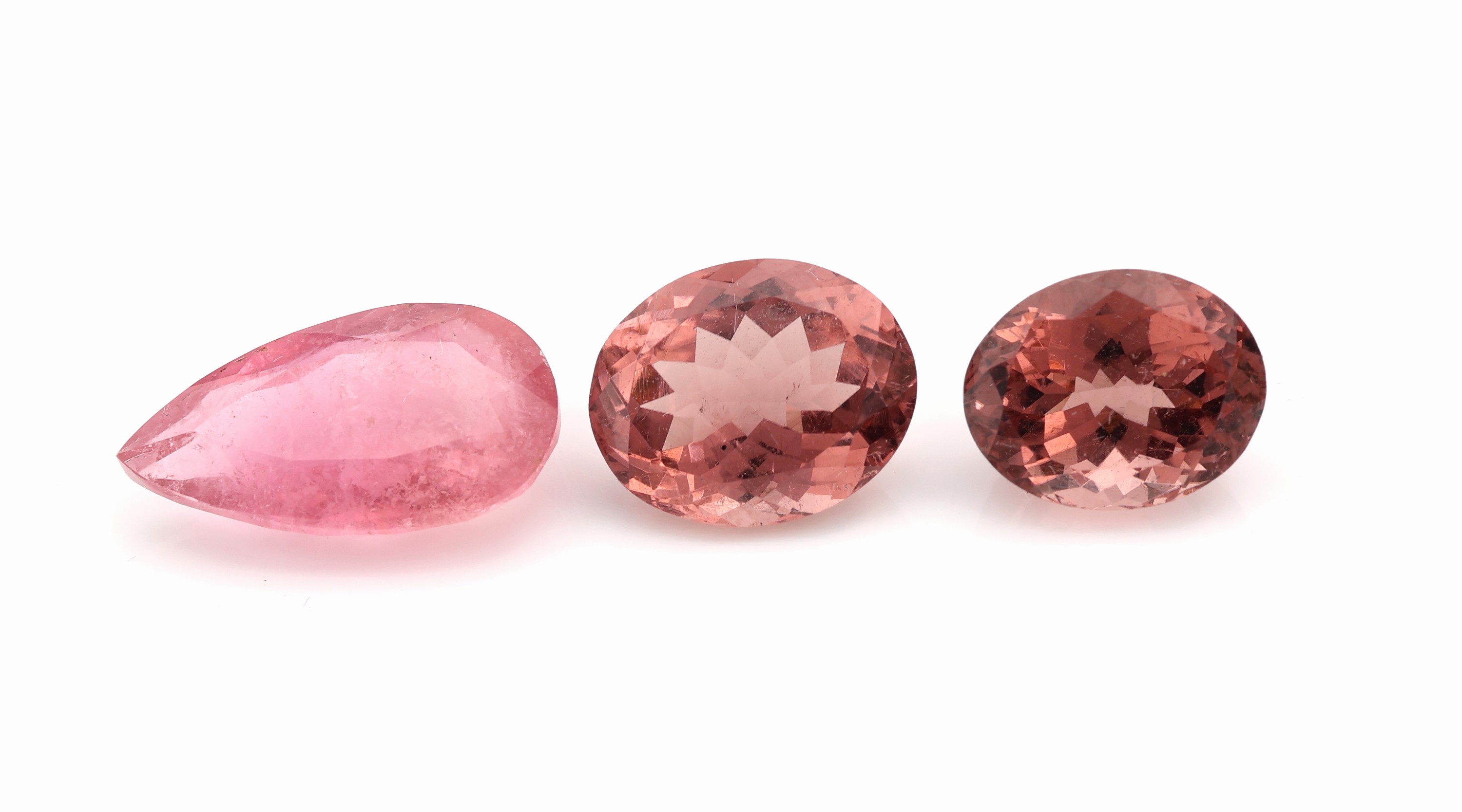 Lot 3 lose Turmaline, ca. 11.55 ct, 2 x ovalfacett., 1 x facett. Tropfen, versch. Farben