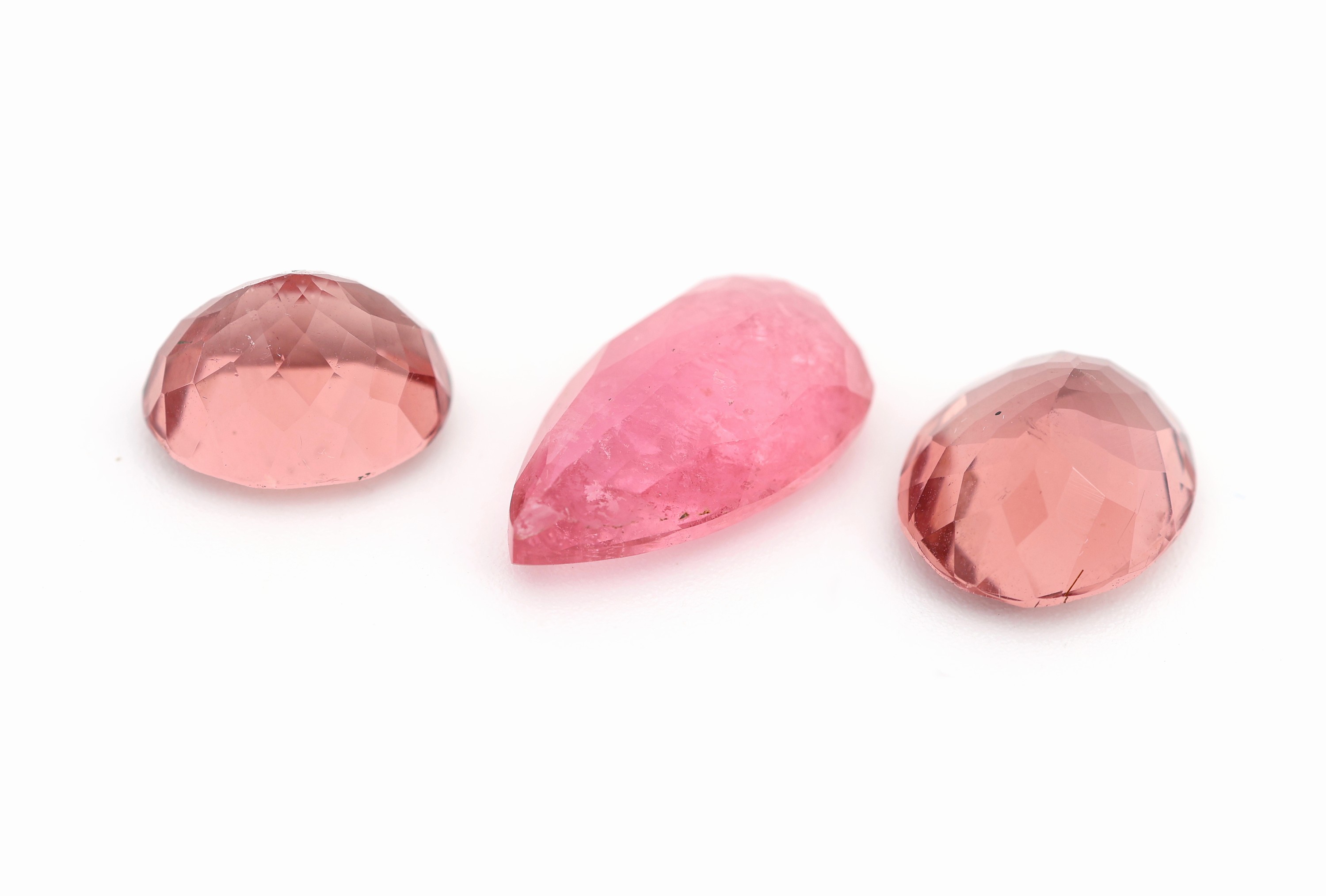 Detail b: Lot 3 lose Turmaline, ca. 11.55 ct, 2 x ovalfacett., 1 x facett. Tropfen, versch. Farben