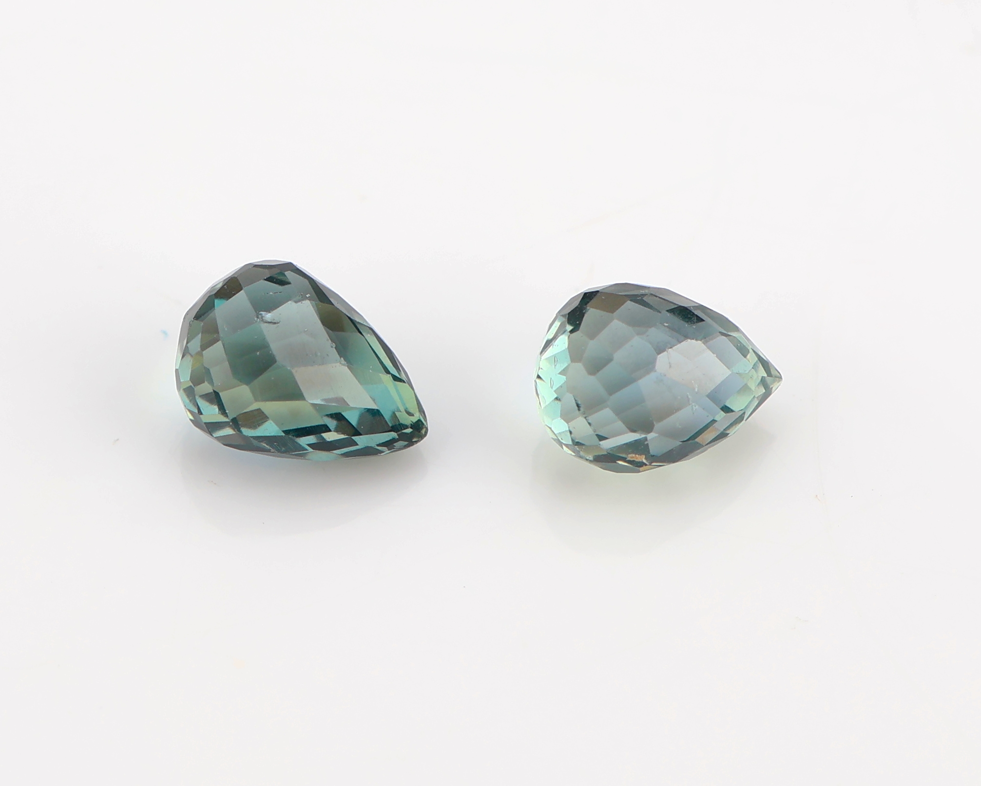 Detail a: Lot lose Saphire, ca. 8.32 ct, grün, kl. facett. Pampeln