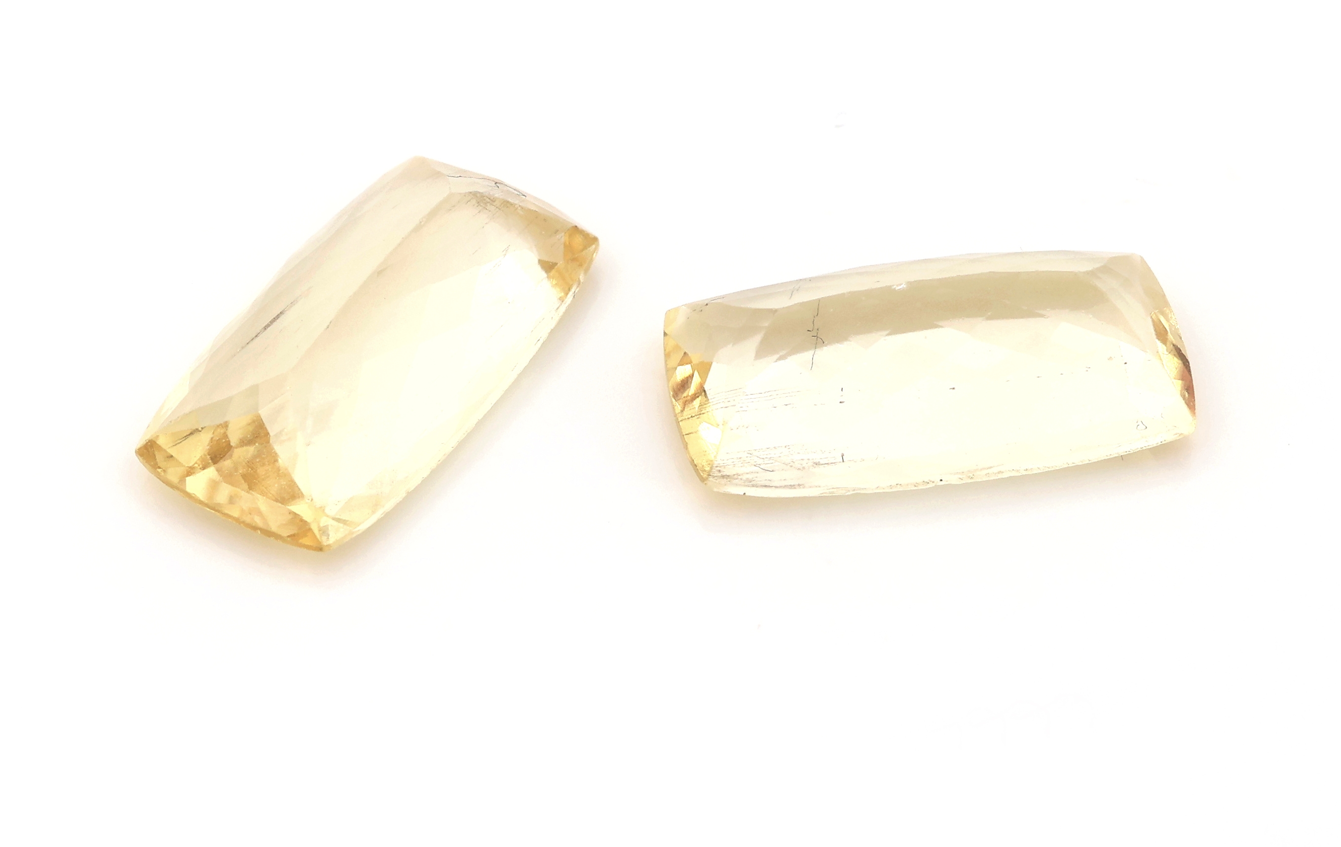 Detail a: Lot 2 lose Skapolithe, zus. ca. 12.37 ct, ca. 17 x 10 x 5 mm