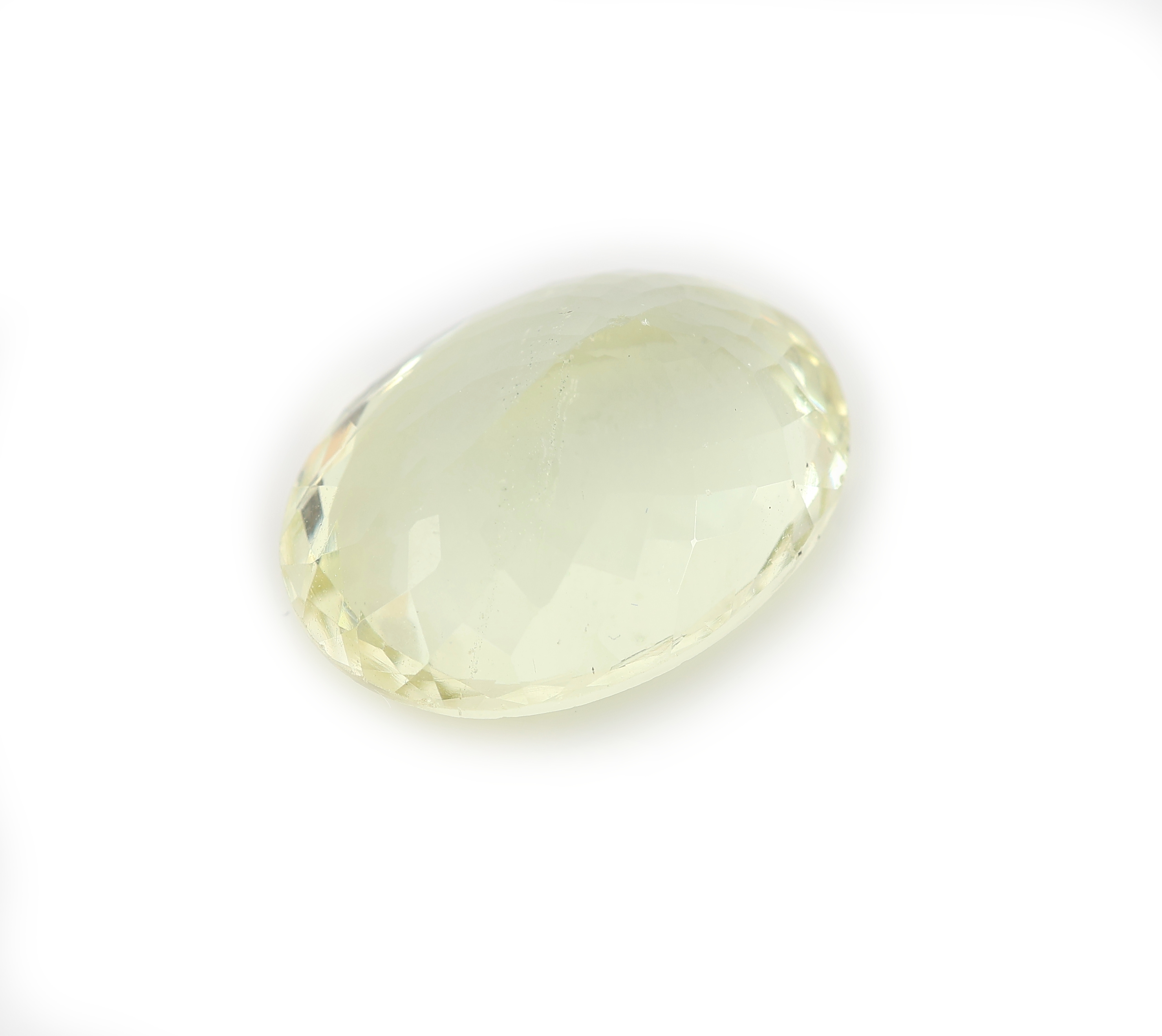 Detail a: Loser Goldberyll, ca. 10.19 ct, ovalfacett., ca. 17 x 13 x 7 mm