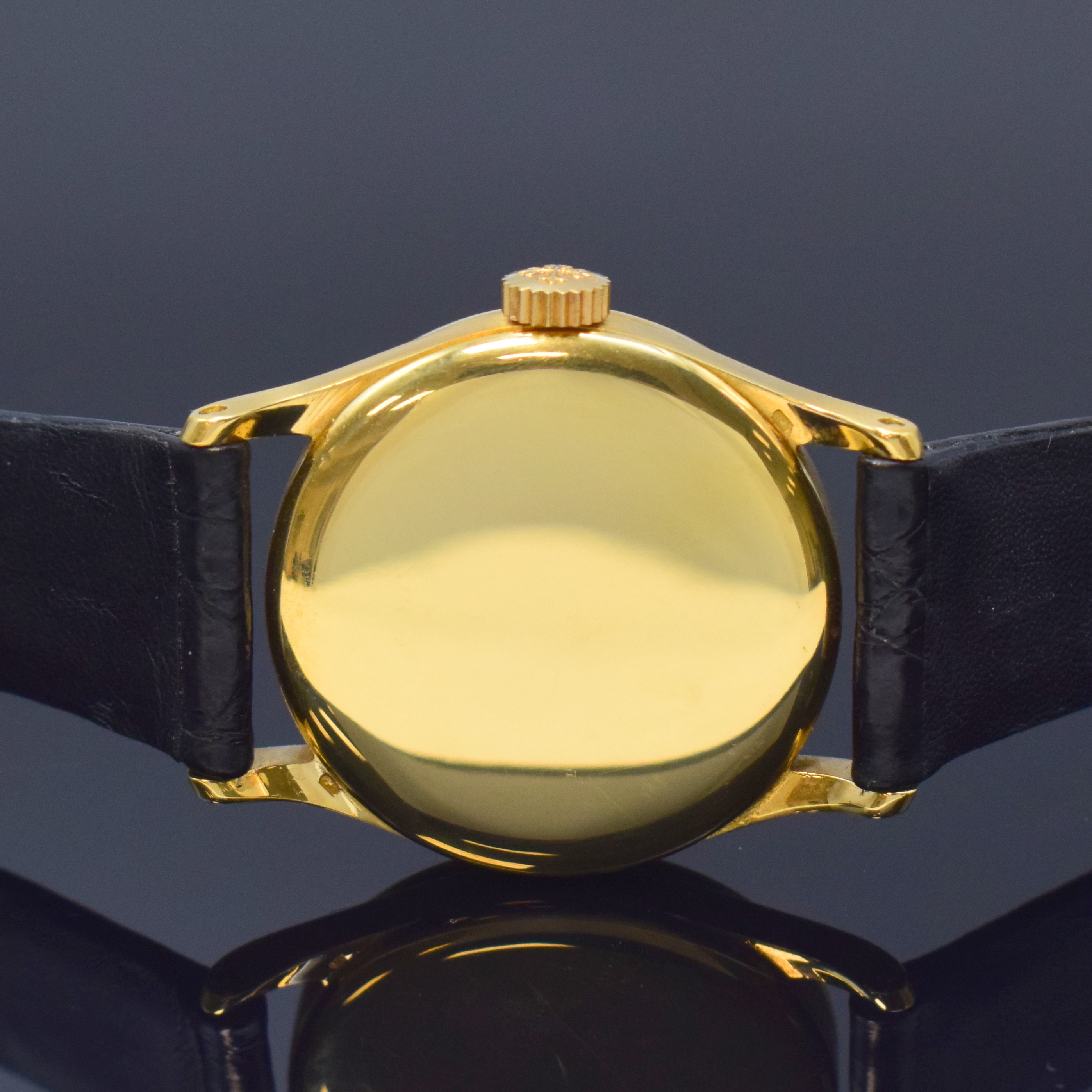 Detail d: PATEK PHILIPPE Calatrava Armbanduhr in GG 750/000 Referenz 96, Schweiz um 1955, Handaufzug, Boden u. Glasrand aufgedr., neutr. Lederband inkl. ...
