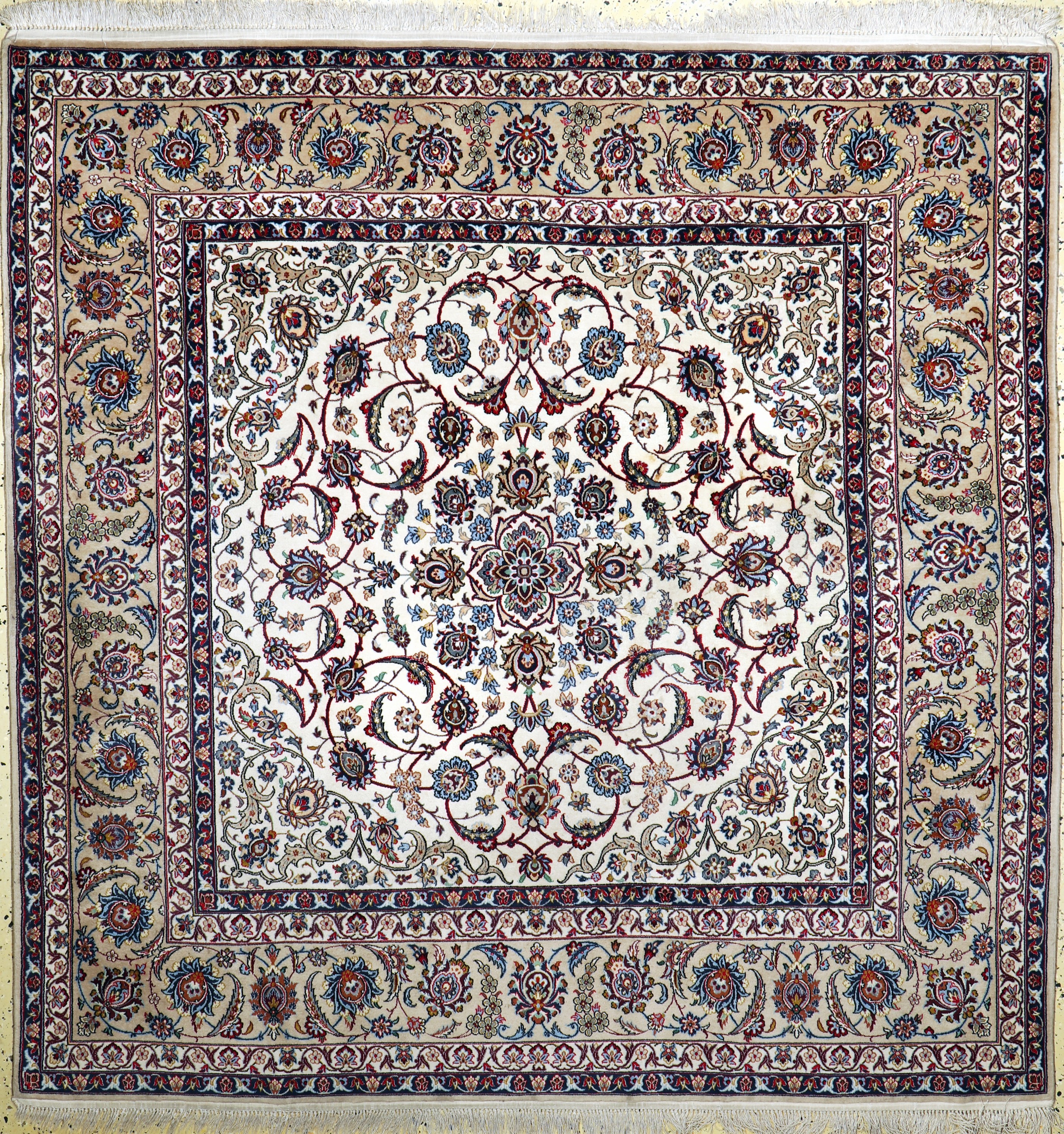 Esfahan fein, Persien, ca. 40 Jahre, Korkwolle mit und auf Seide, ca. 204 x 201 cm,EHZ: 2-3, reinigungsbedürftig