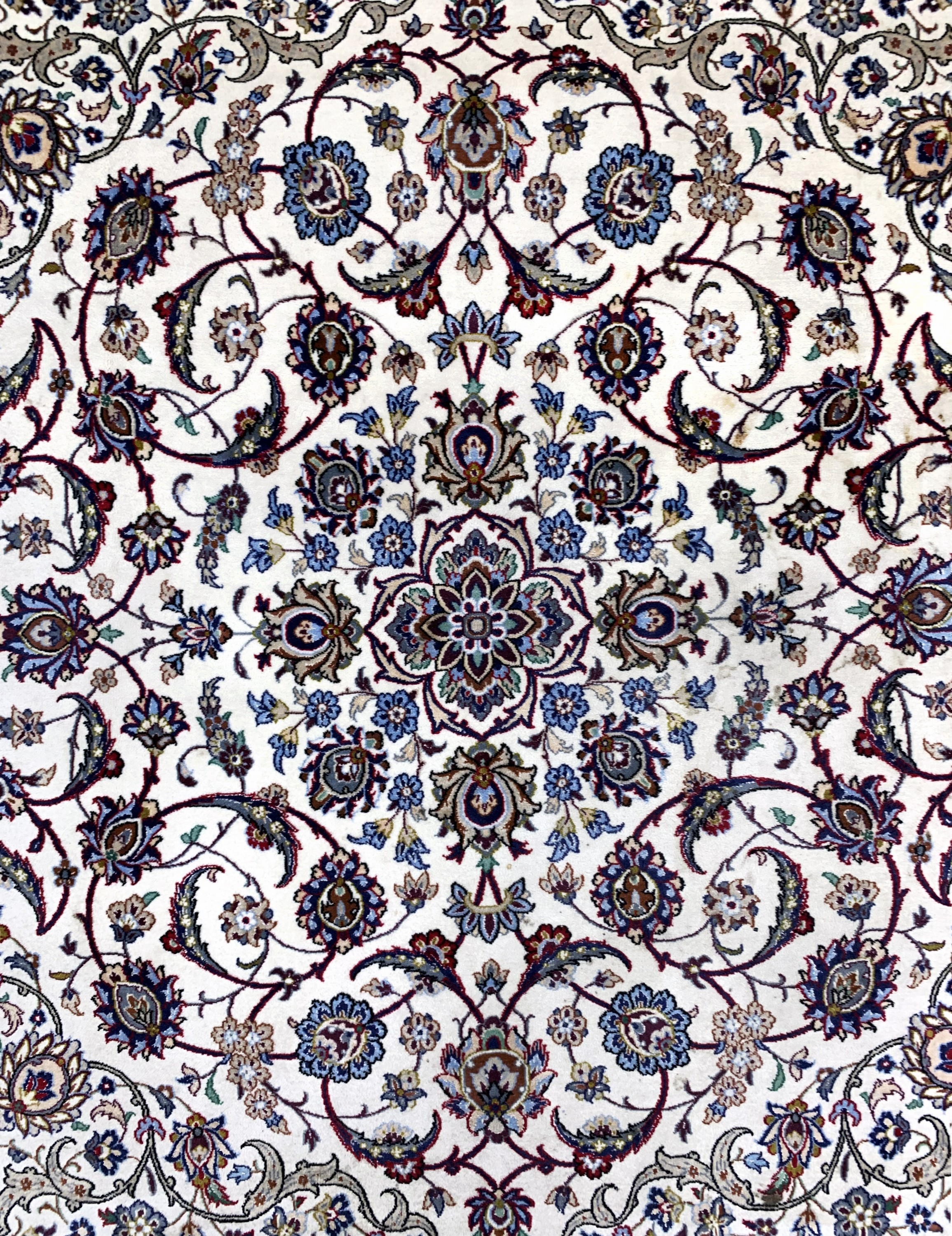 Detail c: Esfahan fein, Persien, ca. 40 Jahre, Korkwolle mit und auf Seide, ca. 204 x 201 cm,EHZ: 2-3, reinigungsbedürftig