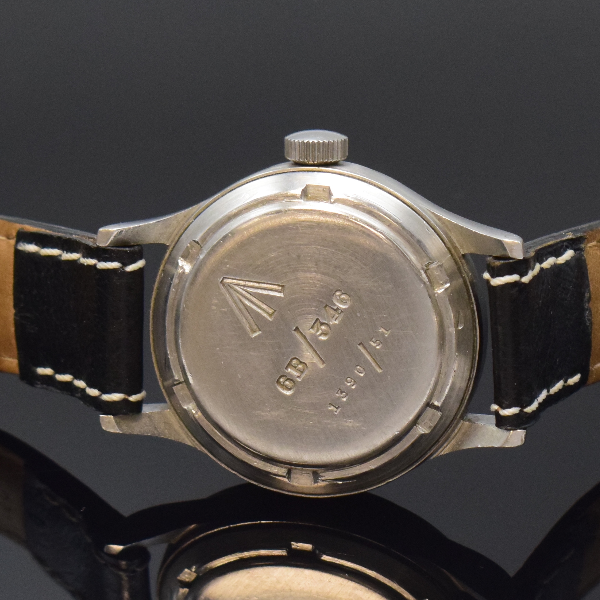 Detail c: IWC Fliegeruhr Mark XI, Schweiz um 1950, Handaufzug, verschr. Stahlgeh. m. Weicheisen -Innengehäuse, IWC Lederband m. Dornschl., schwarzes ...