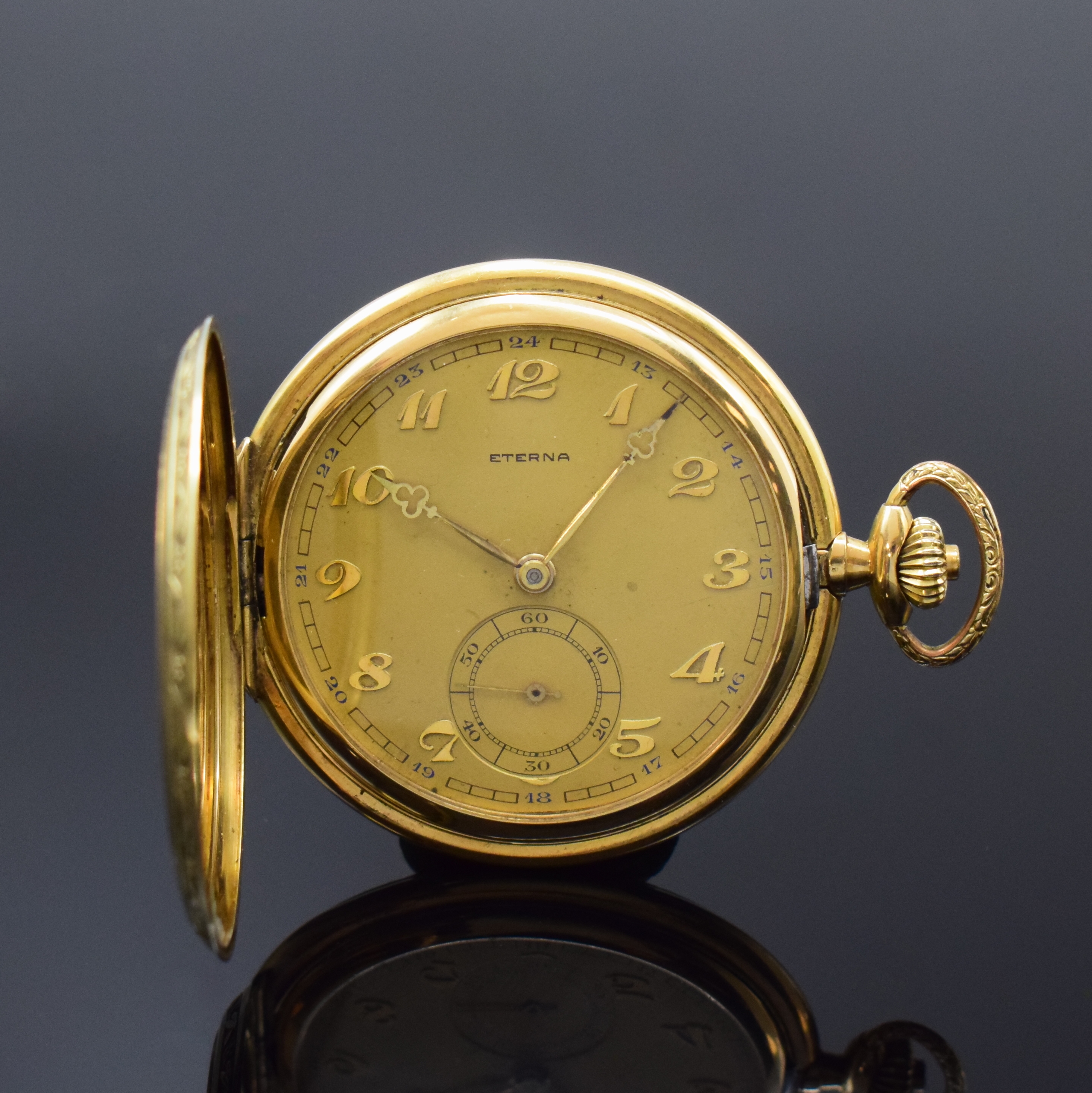 ETERNA Savonette Herrentaschenuhr in GG 585/000, Schweiz um 1925, guill. 2-Deckel Goldgeh. l. dell., Sprungdeckel mit grav. Monogramm KB, gold. ...