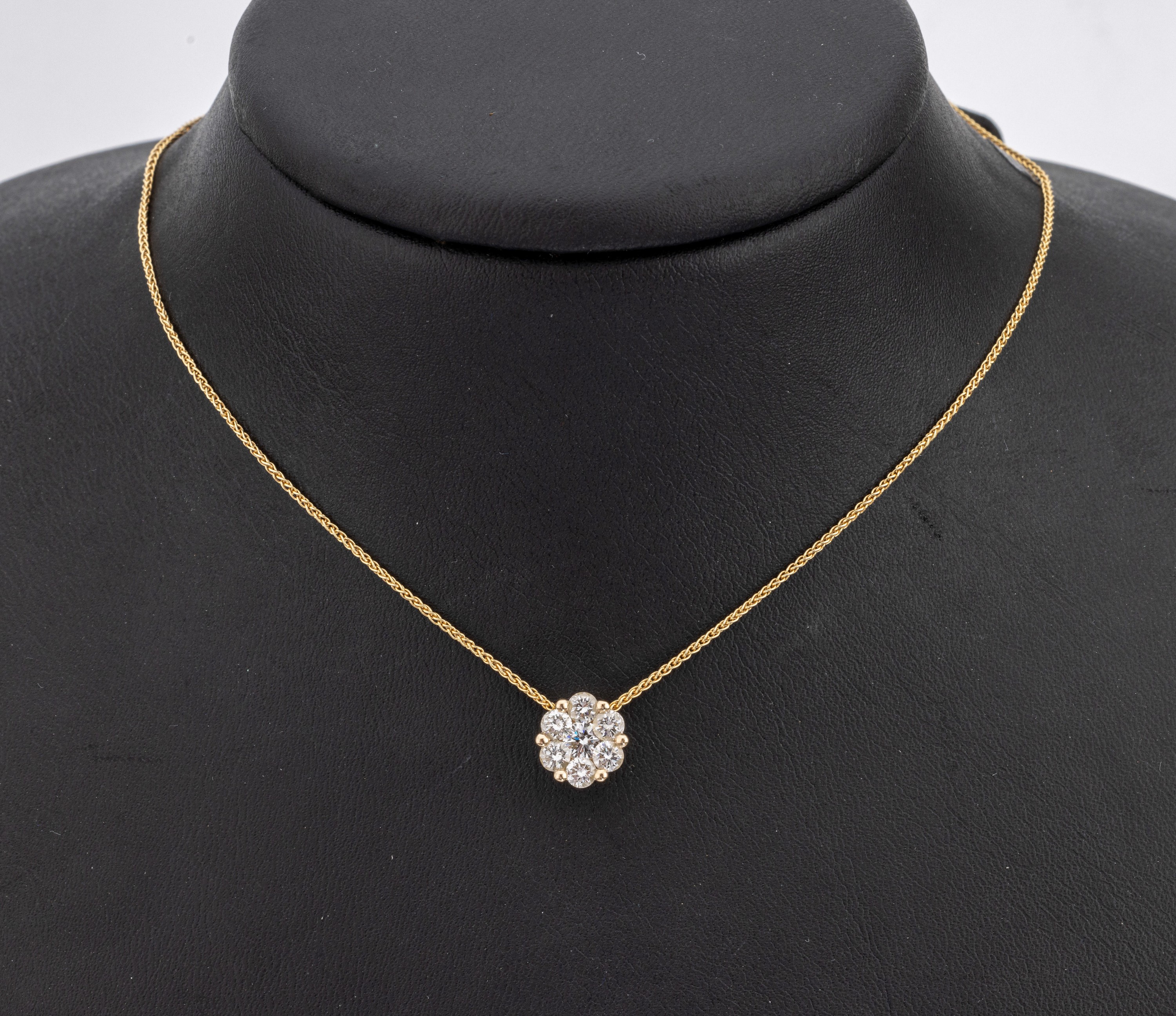 14 kt Gold Brillant-Anhänger, GG 585/000, 7 Brillanten in Blütenform gefasst zus. ca. 1.10 ct feines Weiss-Weiss/p, an Kette, L. ca. 45.5 cm, ...