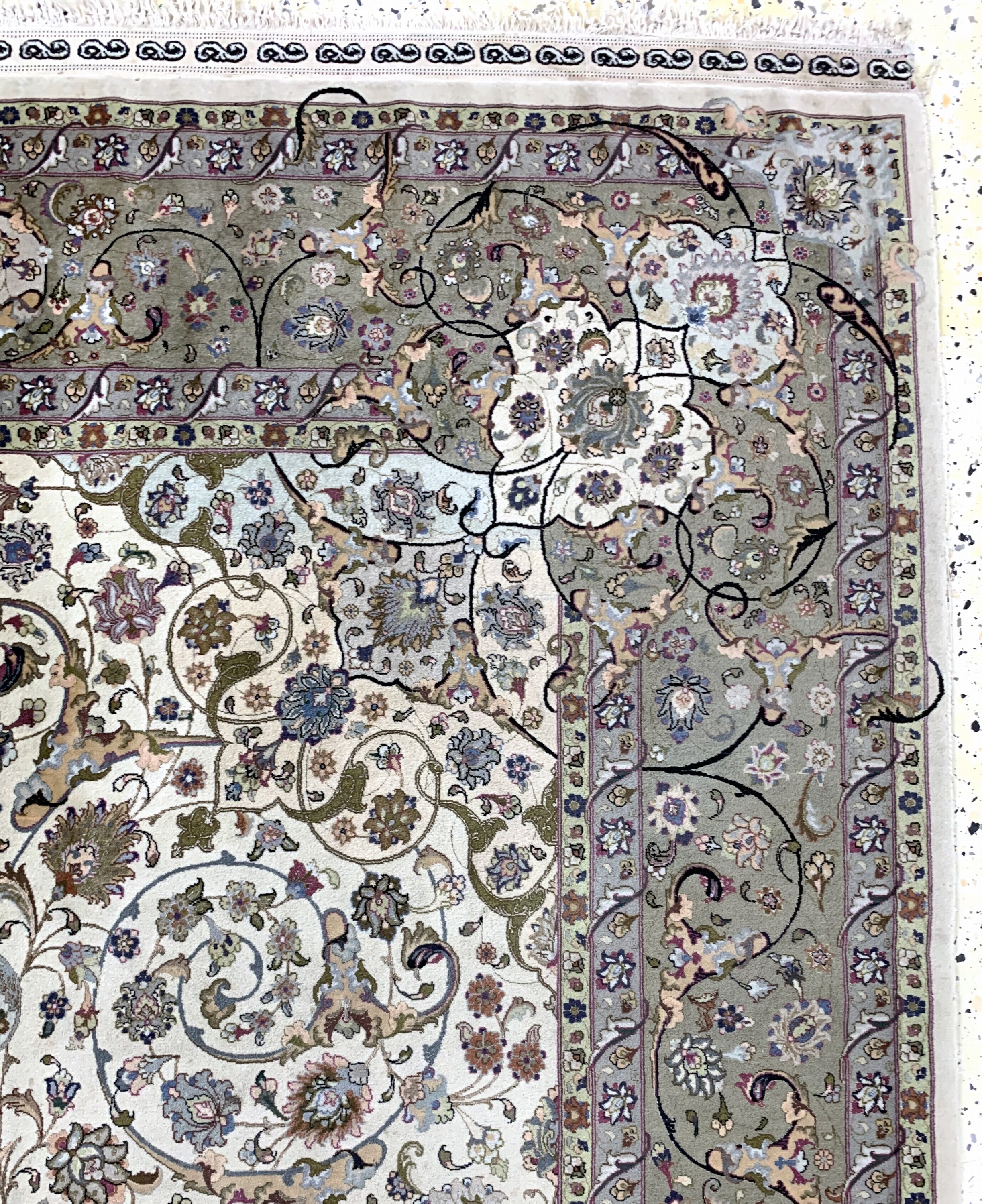 Detail e: Täbriz fein(80 Raj), Persien, Mitte 20.Jhd,Korkwolle mit und auf Seide, ca. 222 x 151 cm,ca. 1,2 Mio. Kn/qm, Reinigungsbedürftig, EHZ: 2, (minimal ...