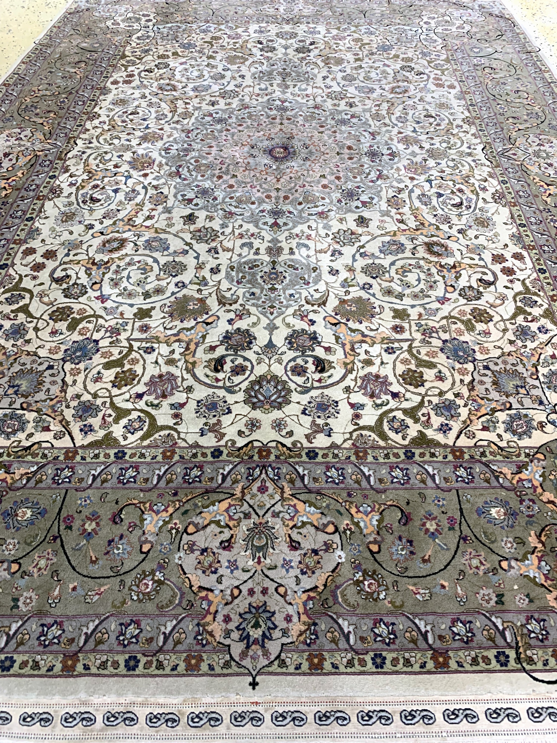 Detail f: Täbriz fein(80 Raj), Persien, Mitte 20.Jhd,Korkwolle mit und auf Seide, ca. 222 x 151 cm,ca. 1,2 Mio. Kn/qm, Reinigungsbedürftig, EHZ: 2, (minimal ...