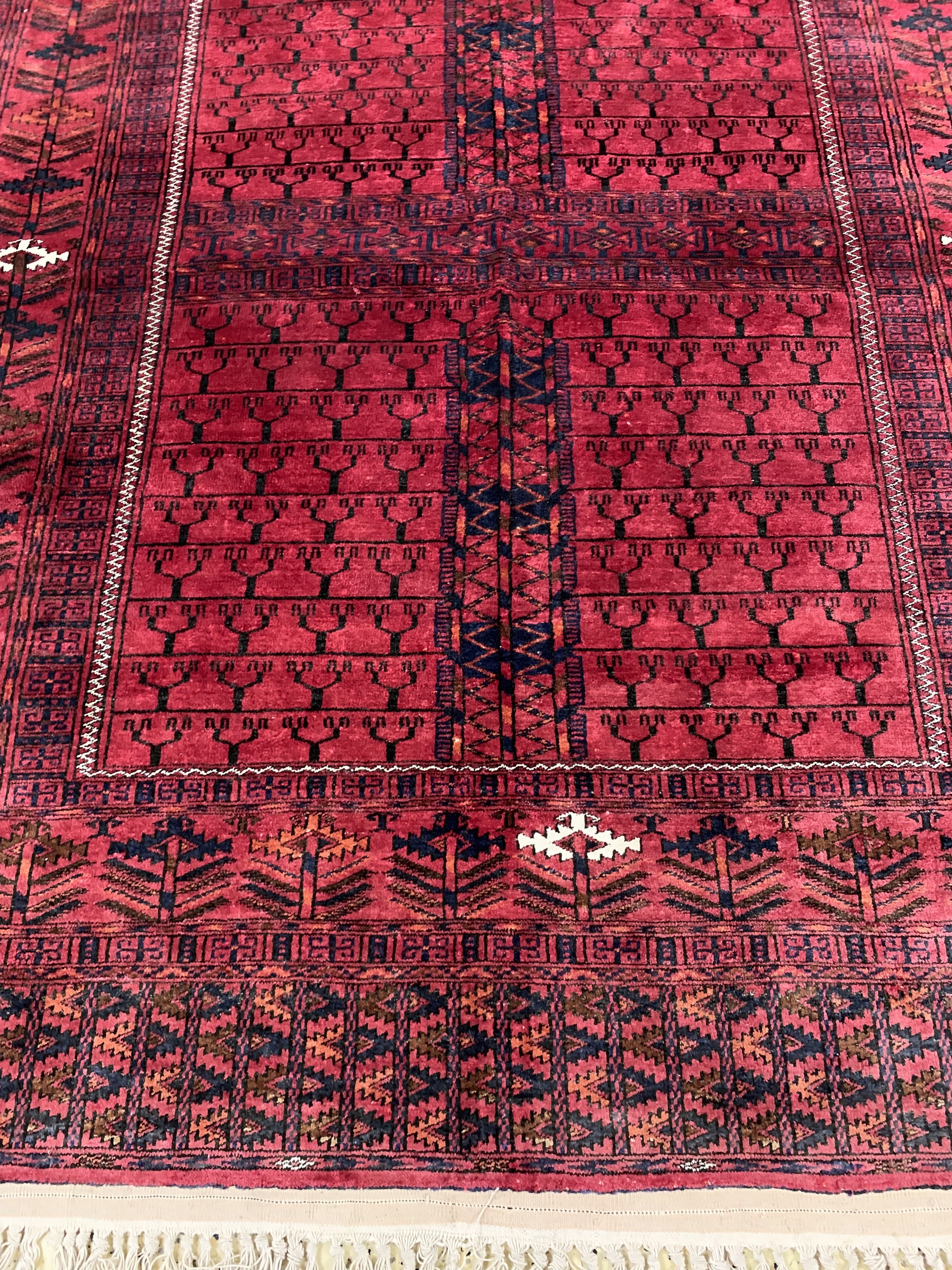 Detail c: Seiden Torkmen, Persien, Mitte 20.Jhd, reine Naturseide, ca. 171 x 132 cm, EHZ: 2