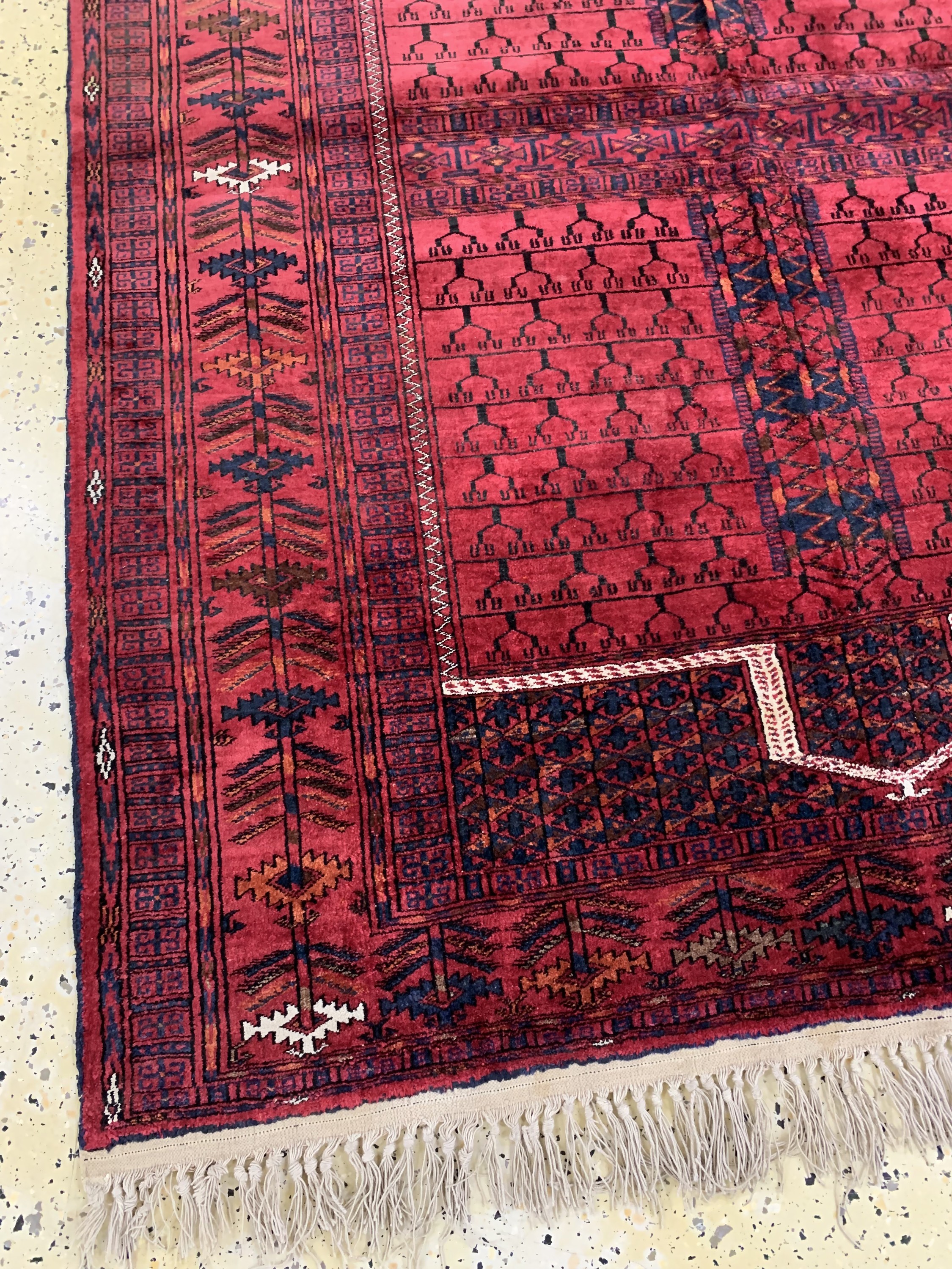 Detail e: Seiden Torkmen, Persien, Mitte 20.Jhd, reine Naturseide, ca. 171 x 132 cm, EHZ: 2
