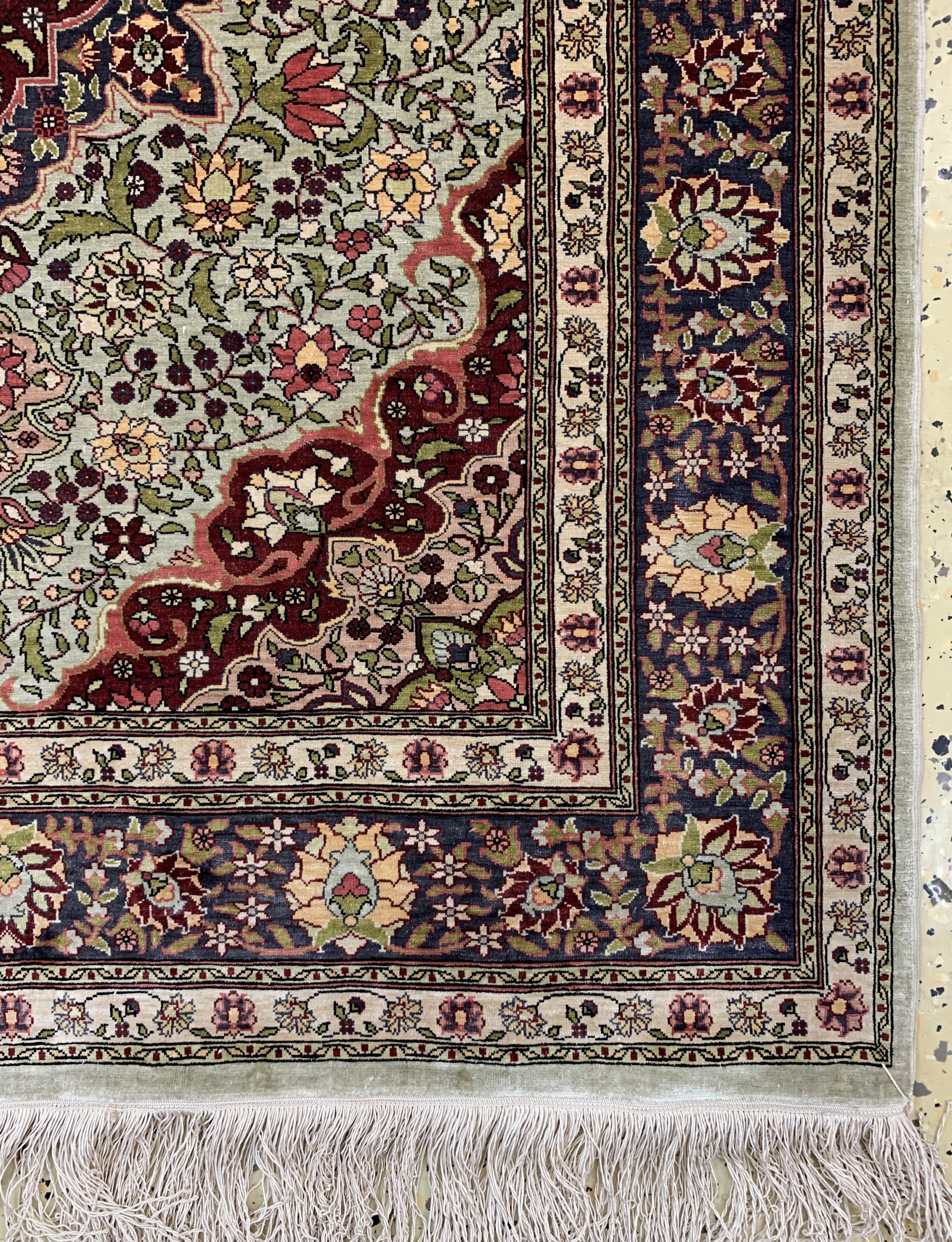 Detail a: Hereke Seide fein sign., Türkei, Mitte 20.Jhd., reine Naturseide, ca. 116 x 80 cm, ca. 1,0 Mio. Kn/qm, EHZ: 1-2