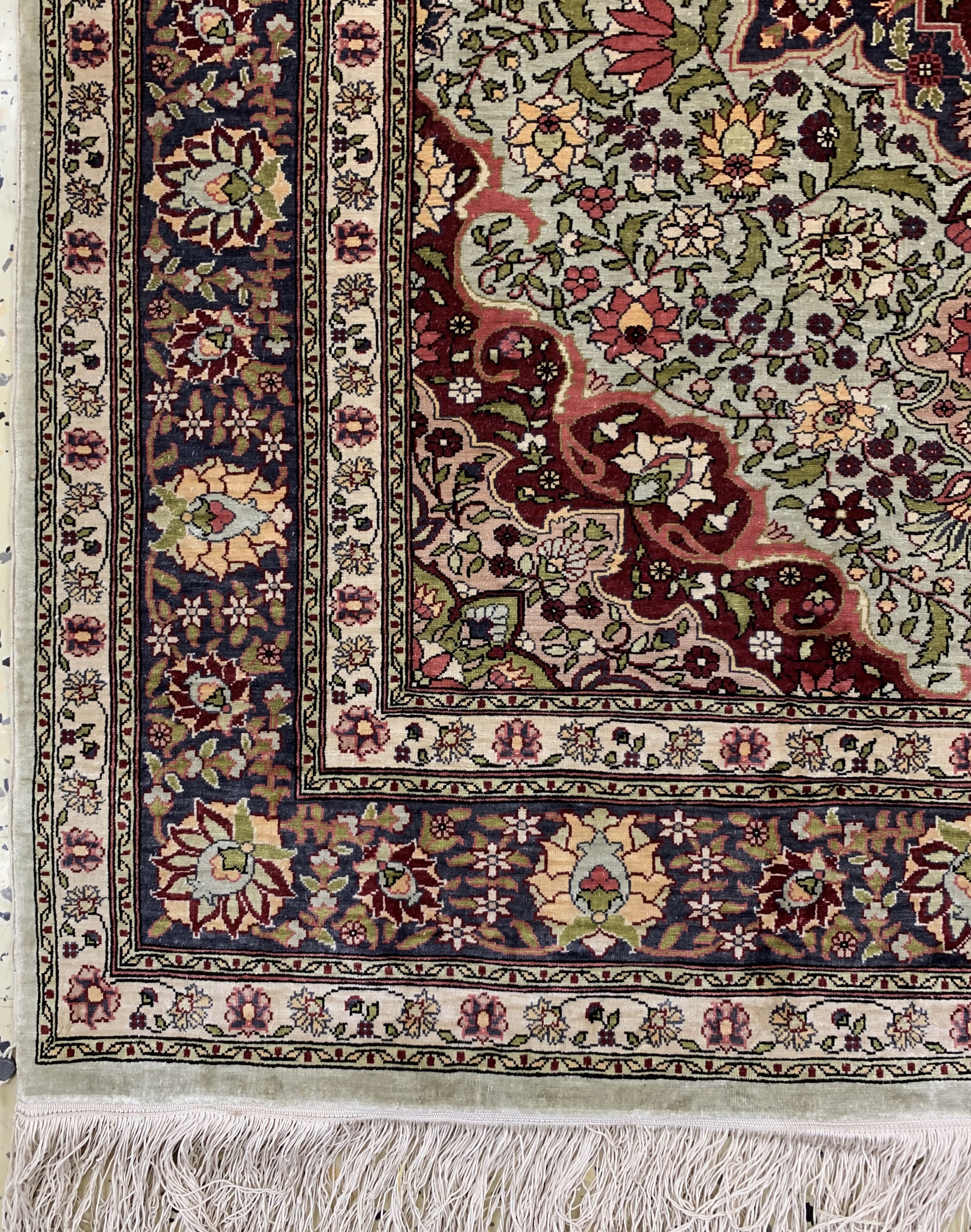 Detail b: Hereke Seide fein sign., Türkei, Mitte 20.Jhd., reine Naturseide, ca. 116 x 80 cm, ca. 1,0 Mio. Kn/qm, EHZ: 1-2