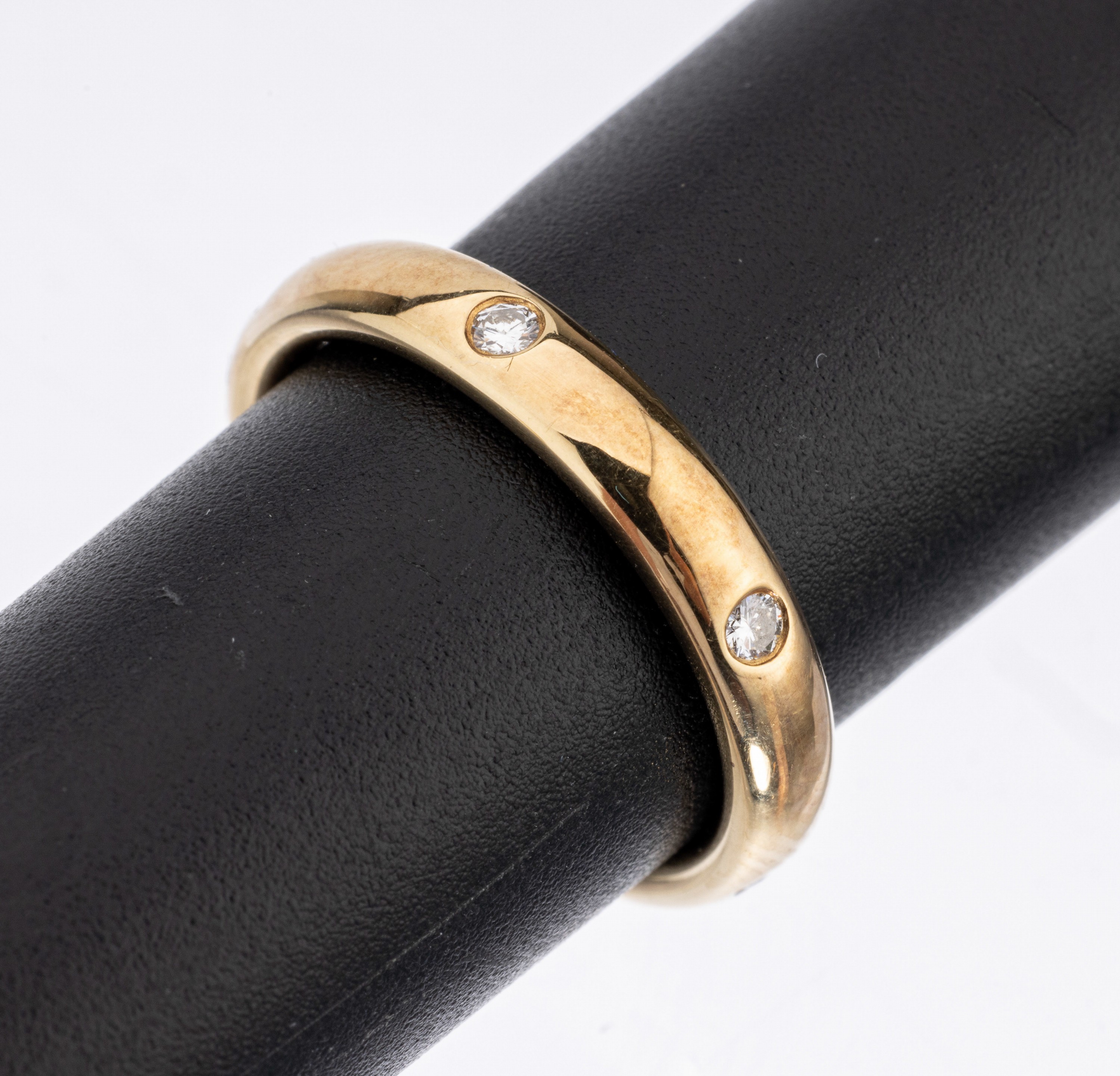 14 kt Gold Brillant-Ring, GG 585/000, 6 Brillanten zus. ca. 0.18 ct feines Weiss/vs (Angaben grav.), RW 53, ca. 4.9 g, Meistermarke unged.