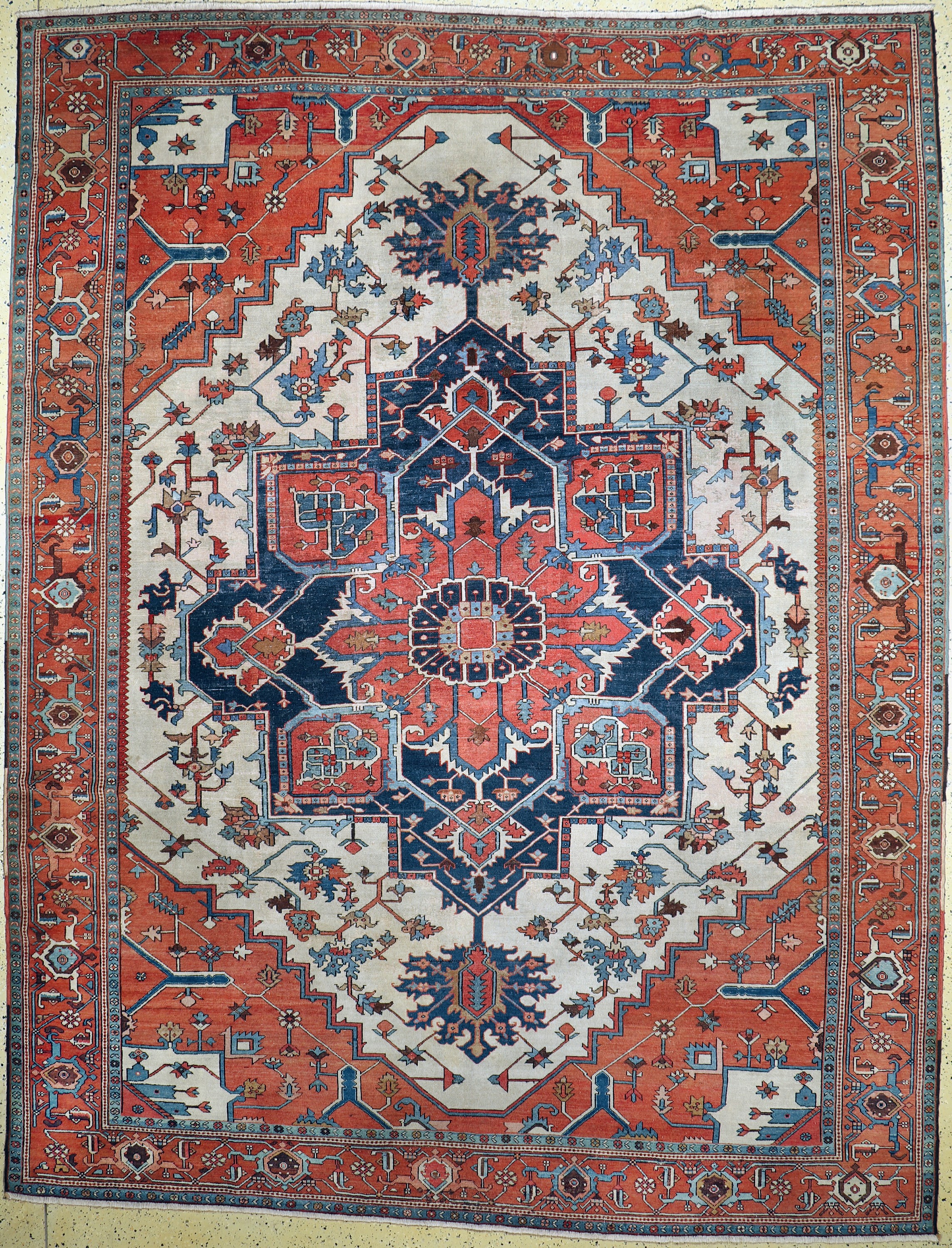 Heriz"Serapi"antik, Persien, 19.Jhd, Wolle auf Baumwolle, ca. 387 x 298 cm, EHZ: 2-3, (gleichmässig dünner Flor)