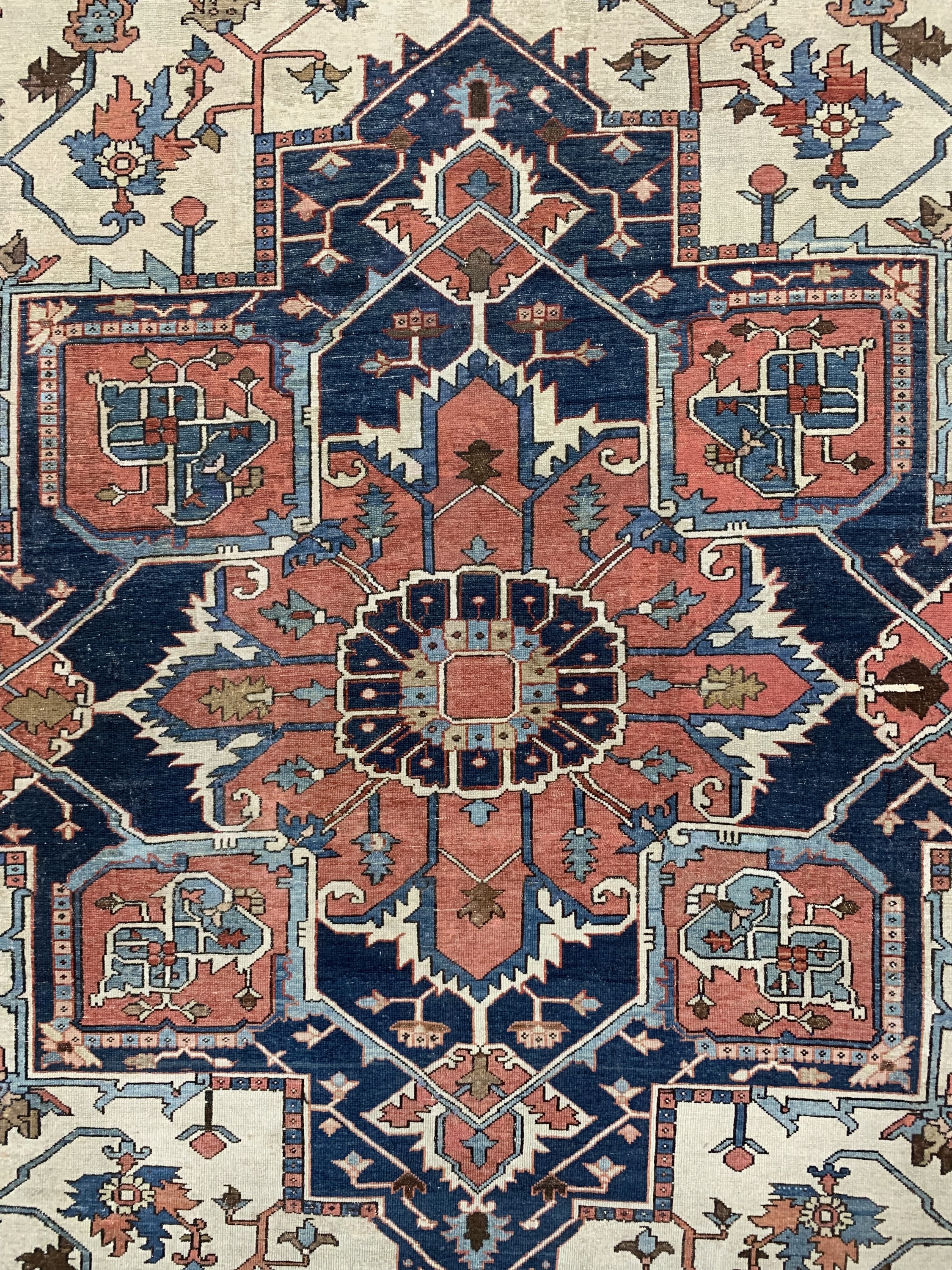 Detail d: Heriz"Serapi"antik, Persien, 19.Jhd, Wolle auf Baumwolle, ca. 387 x 298 cm, EHZ: 2-3, (gleichmässig dünner Flor)