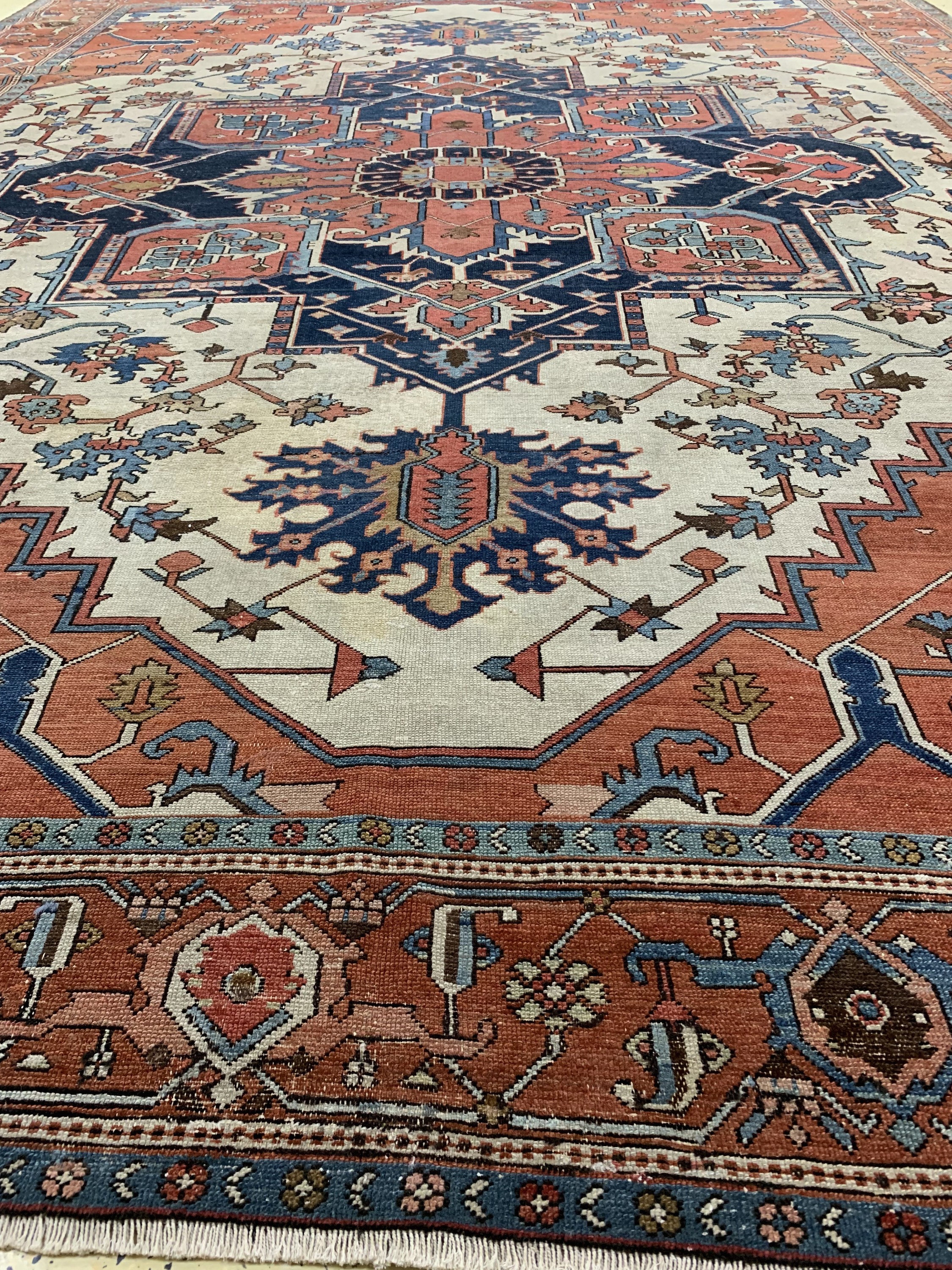 Detail i: Heriz"Serapi"antik, Persien, 19.Jhd, Wolle auf Baumwolle, ca. 387 x 298 cm, EHZ: 2-3, (gleichmässig dünner Flor)
